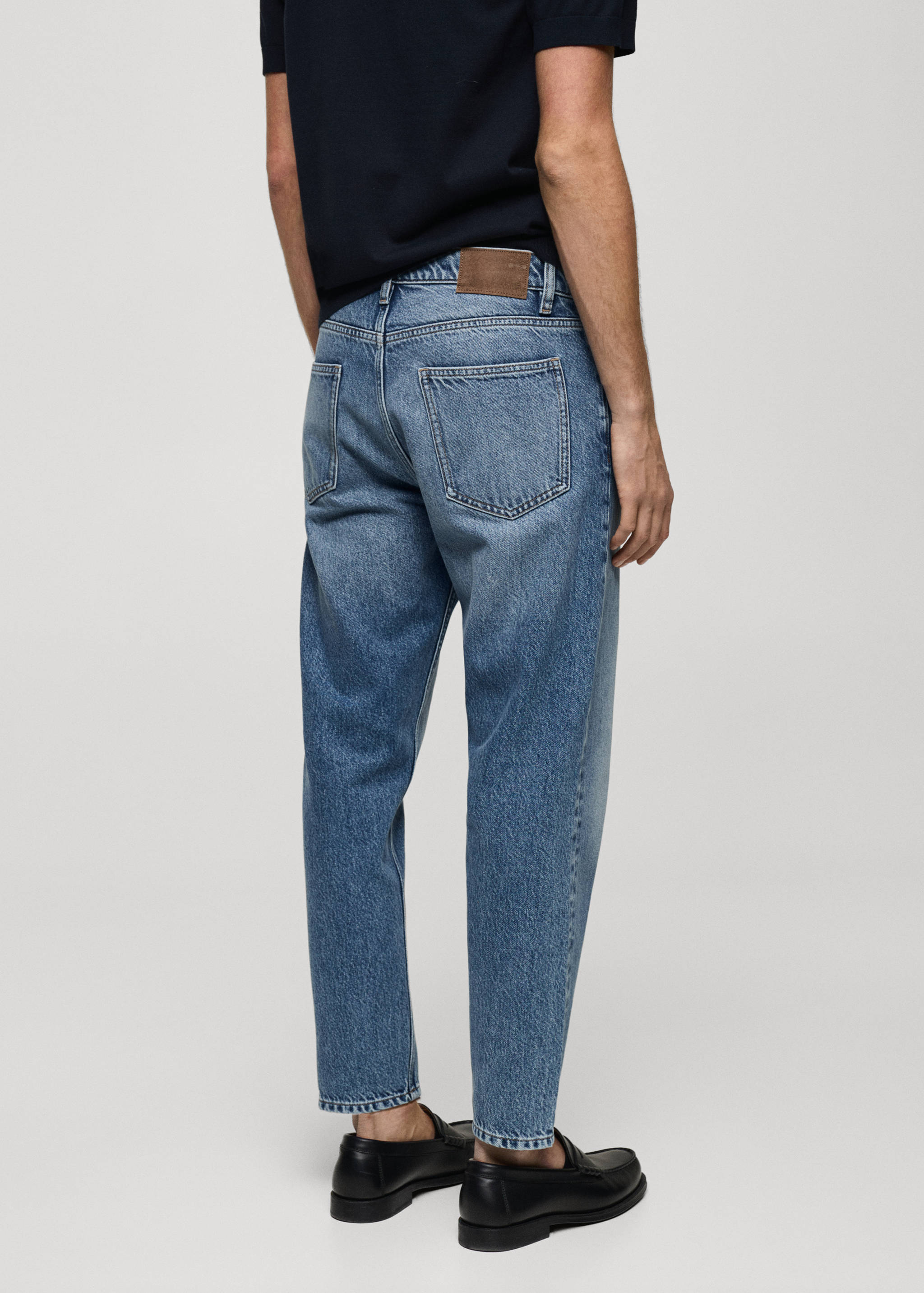Cropped carrot-fit jeans - Reverse of the article