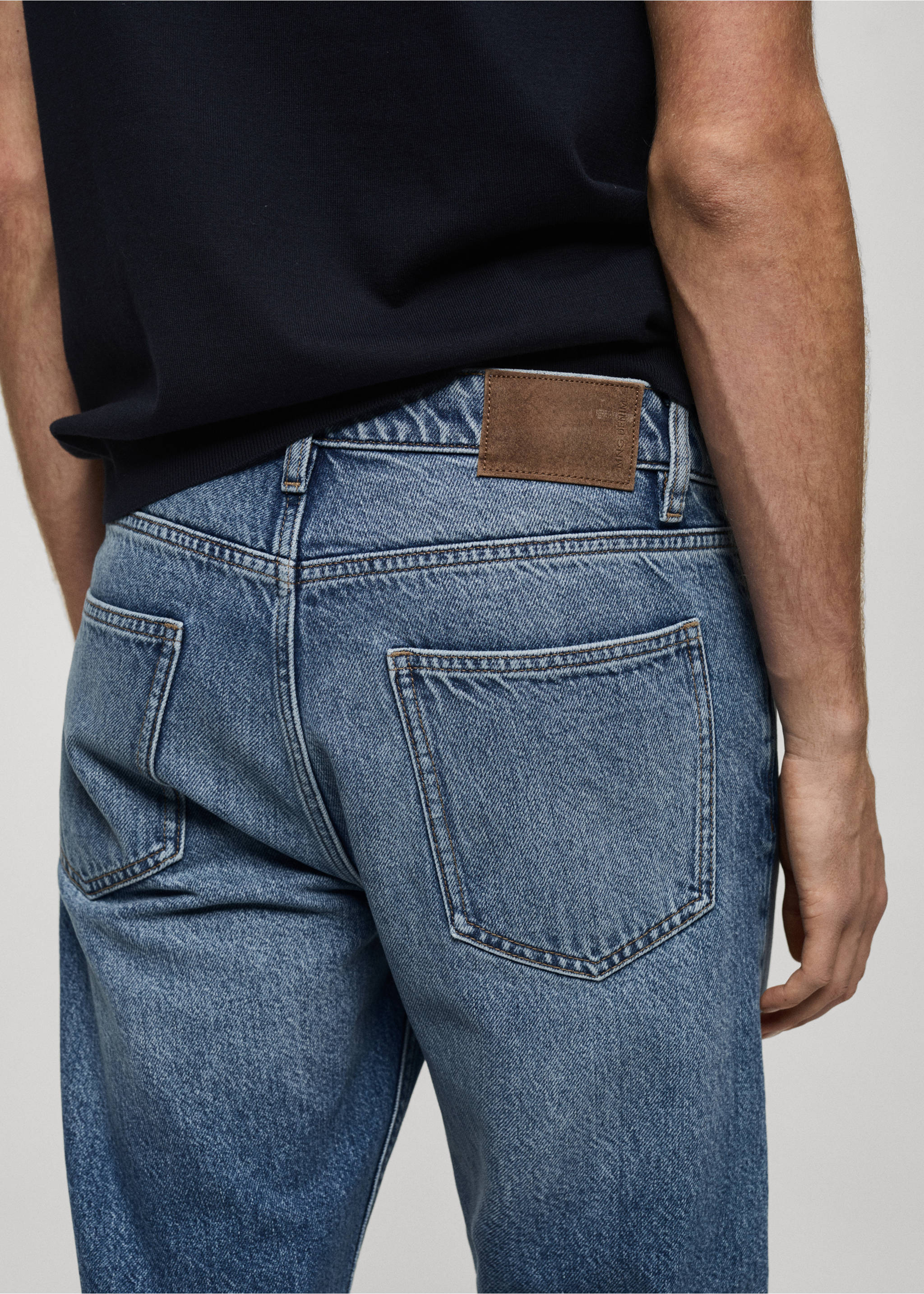 Cropped carrot-fit jeans - Details of the article 6, Medium Blue. Ref: 87065920-00.