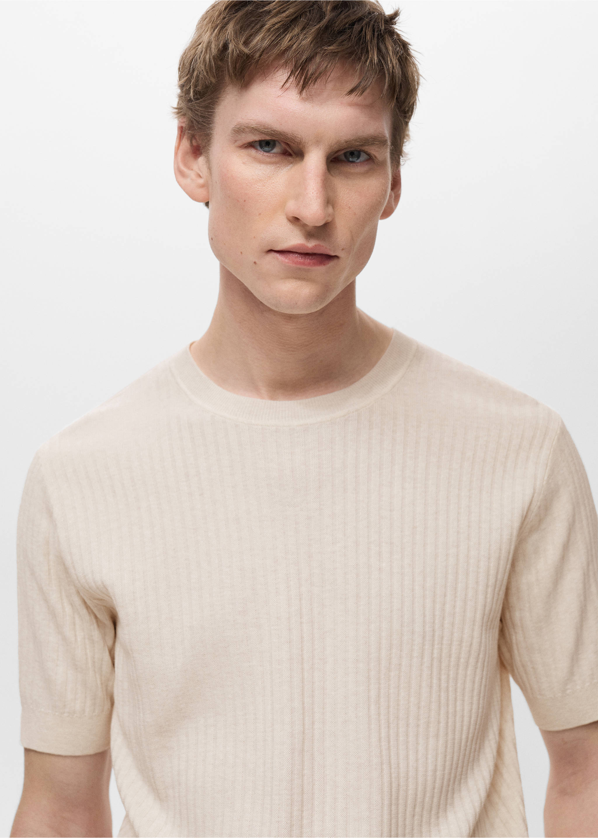 Koszulka w paski z teksturą - Szczegóły artykułu 1, Kość słoniowa. Ref: 87065933-00.