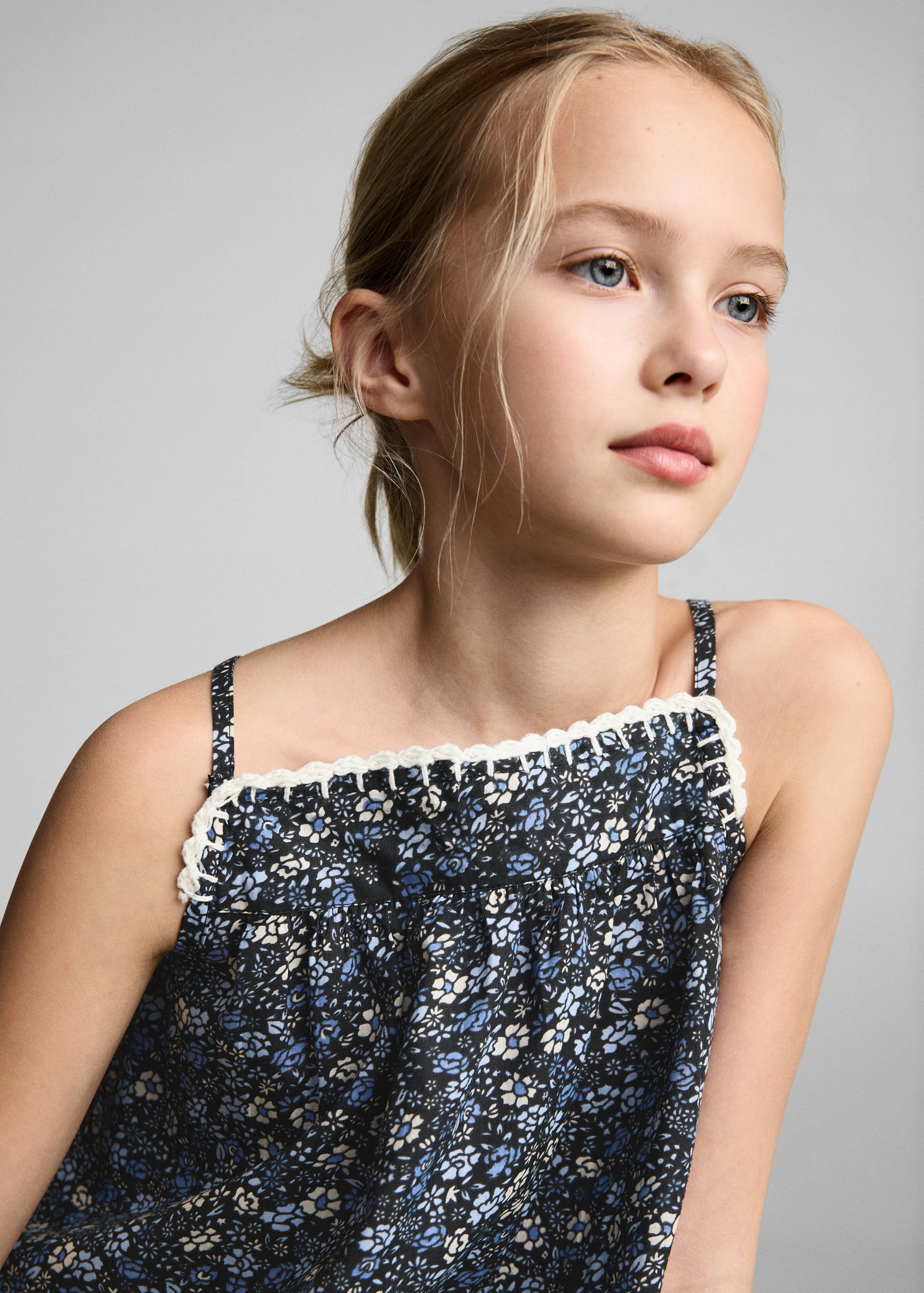 Bluse mit Blumenstickerei - Detail des Artikels 1