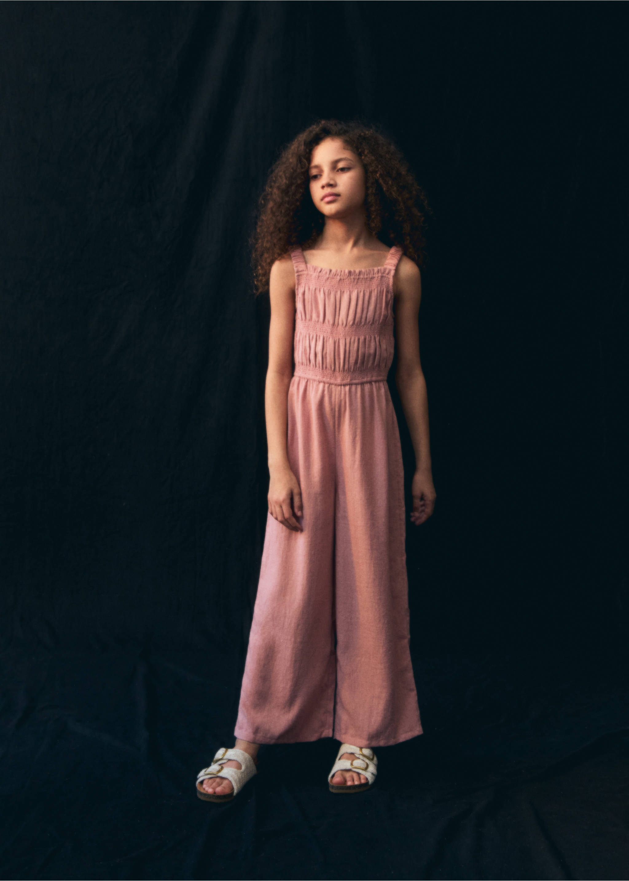 Langer Overall mit Raffdetails - Detail des Artikels 5, Rosa. Ref: 87065941-00.