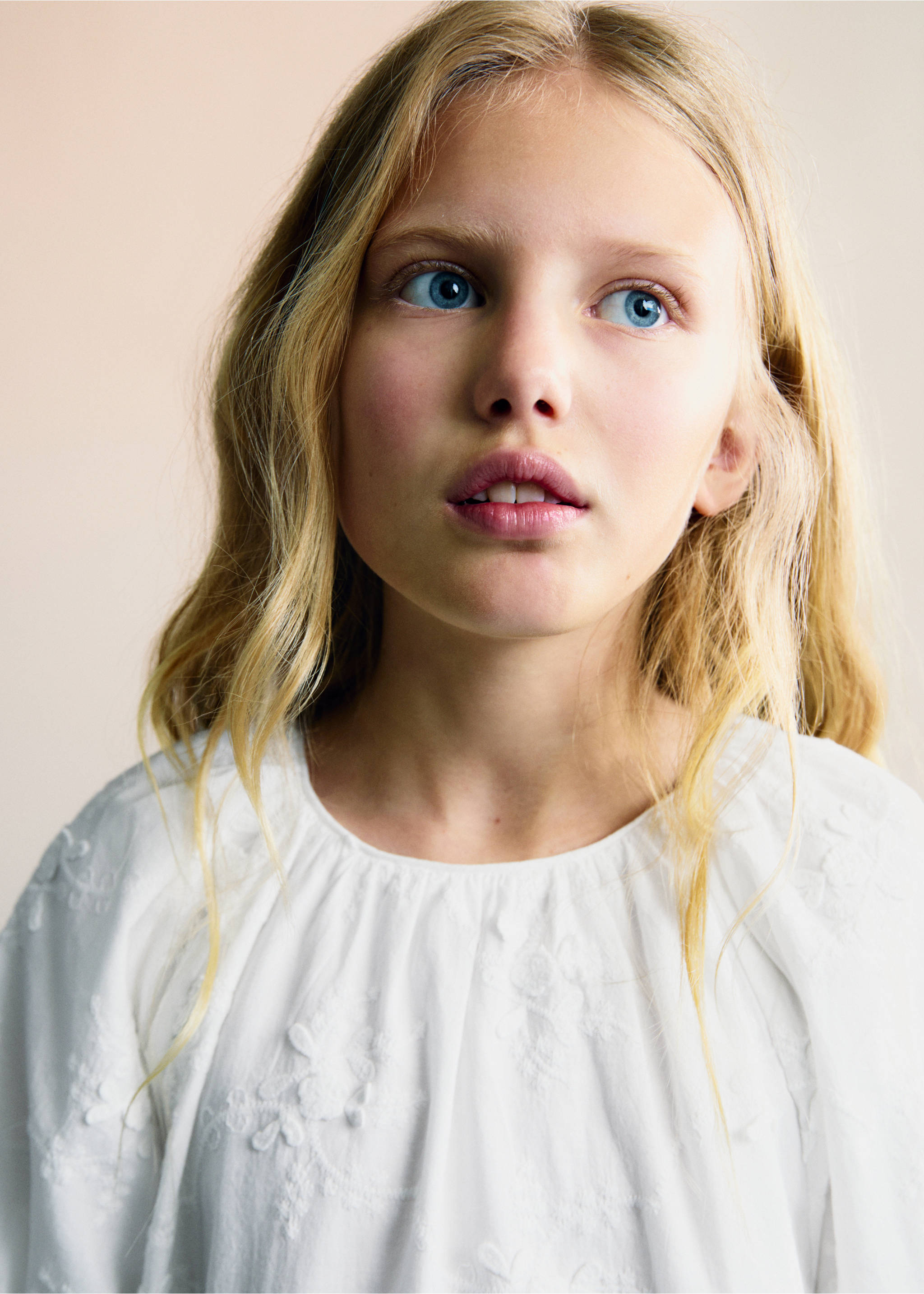 Embroidered detail dress - Details of the article 1, White. Ref: 87065949-00.