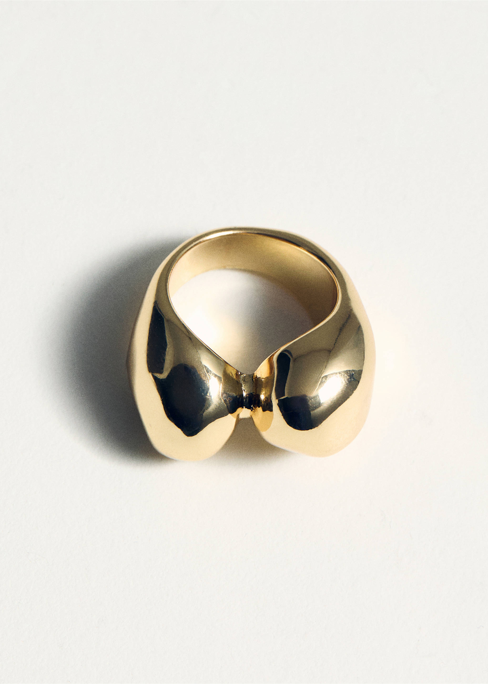 Volume textured ring - Details of the article 5, Gold. Ref: 87065957-00.