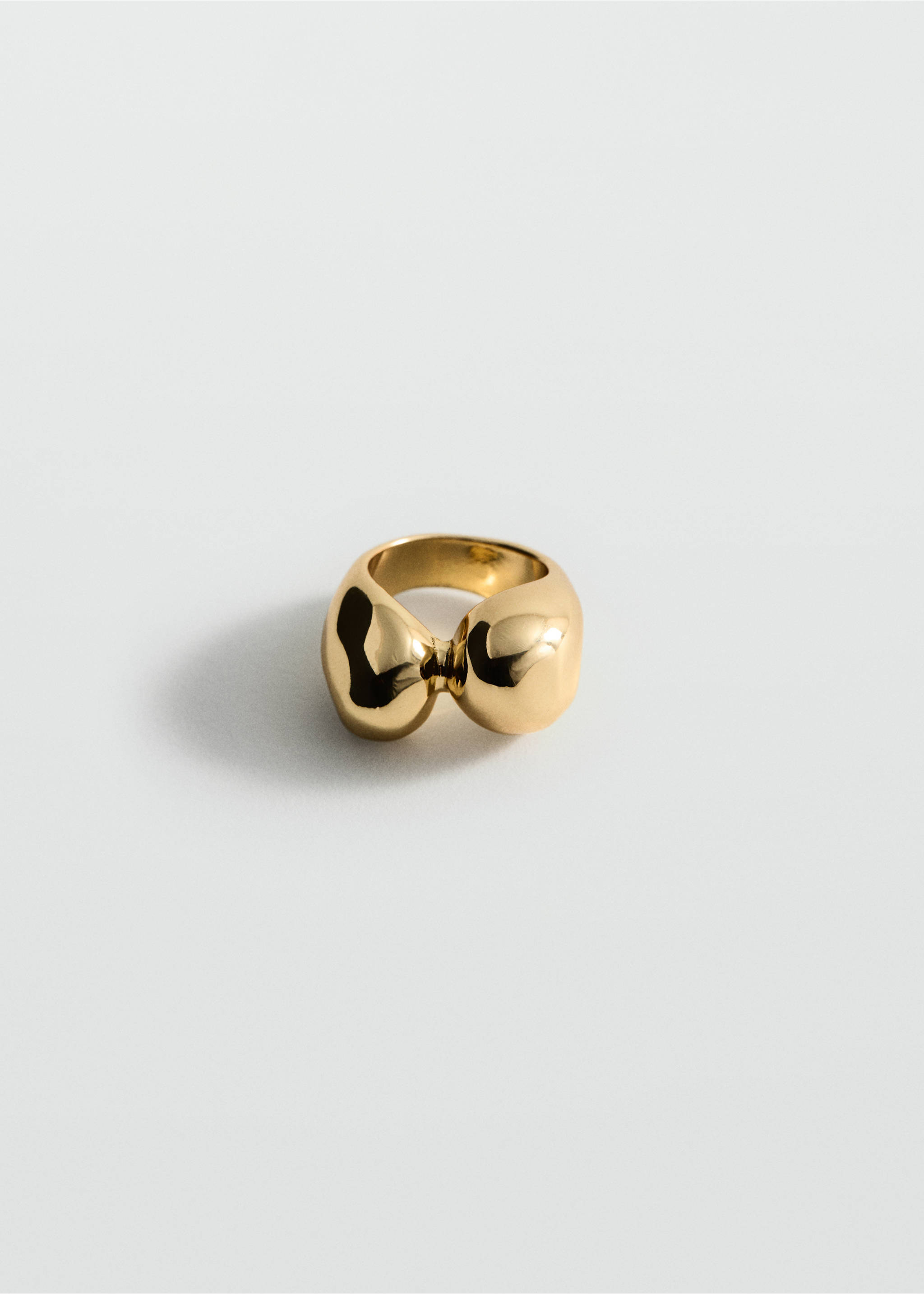 Ring med stor droppe och textur - Artikel utan modell, Guld. Ref: 87065957-00.