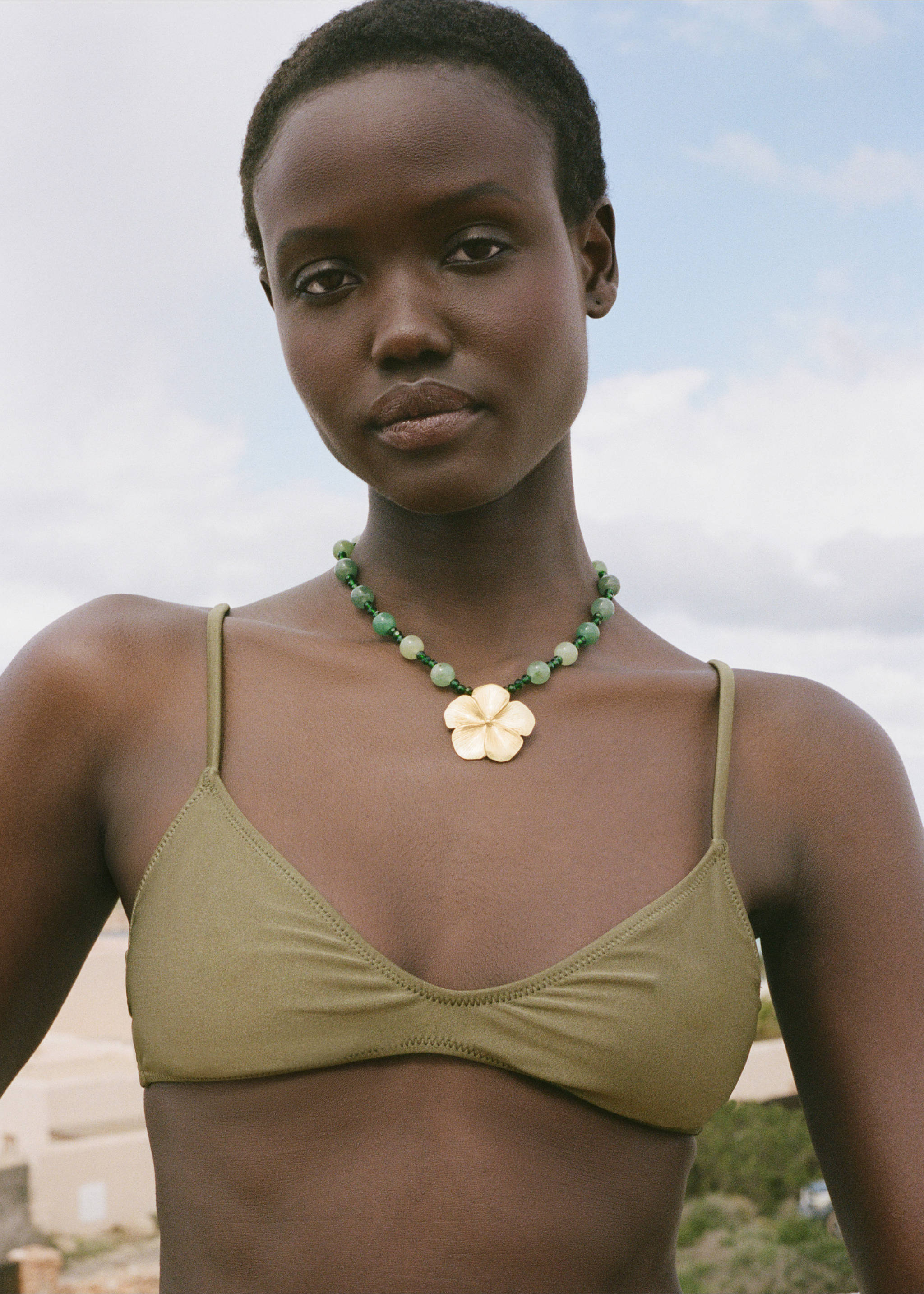 Collar bolas detalle flor piedra - Plano general, Oro. Ref: 87065979-00.