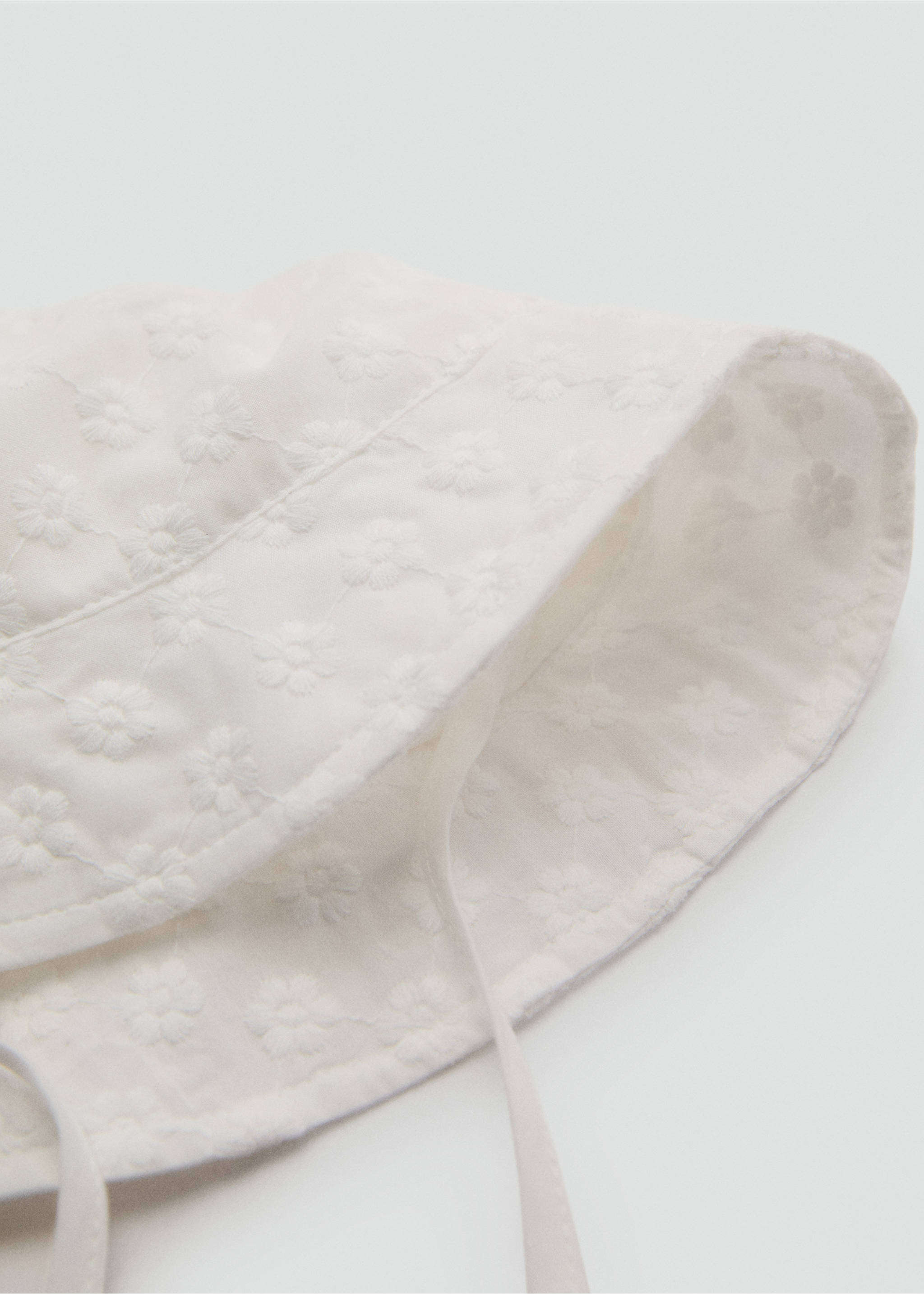 Embroidered bucket hat - Details of the article 1, White. Ref: 87065987-00.