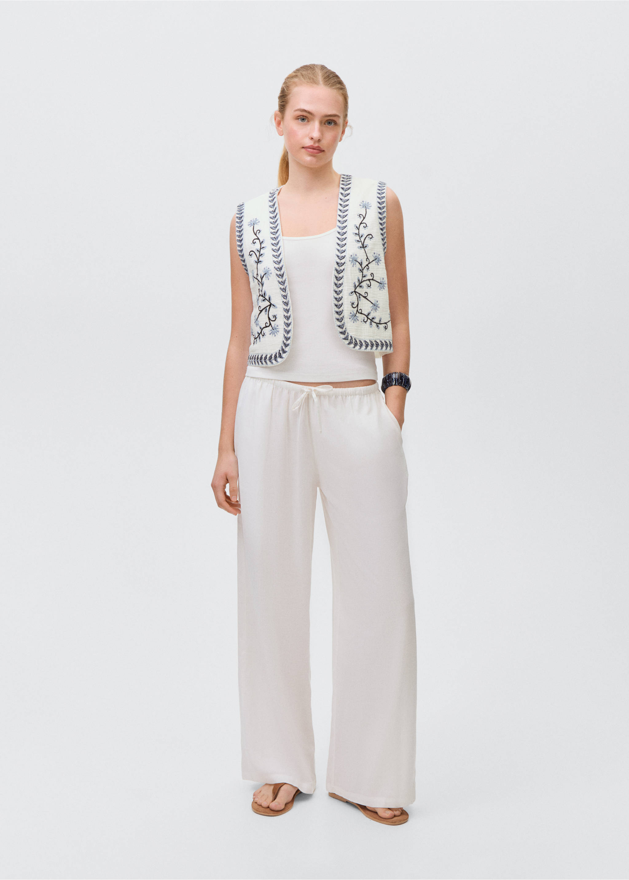 Flower-embroidered cropped waistcoat - General plane, Off White. Ref: 87066338-00.