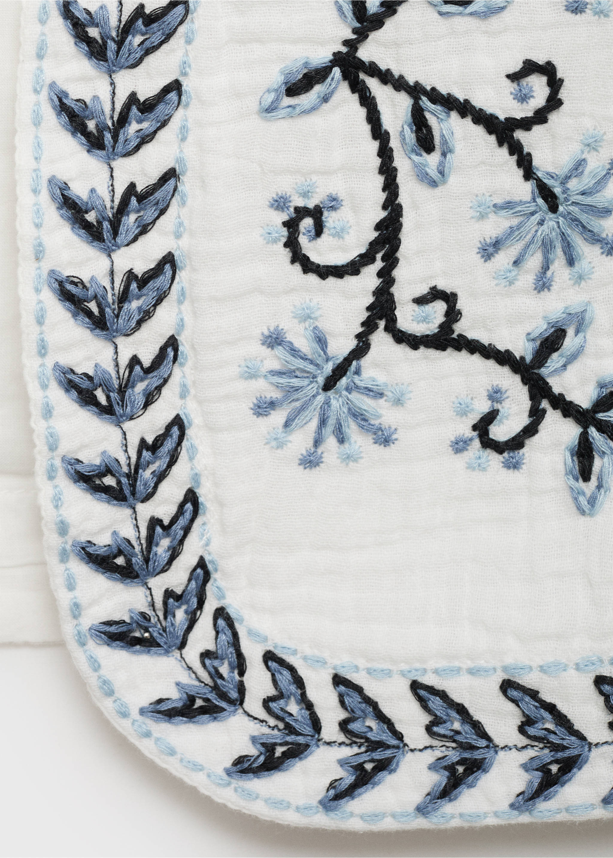 Flower-embroidered cropped waistcoat - Details of the article 0, Off White. Ref: 87066338-00.