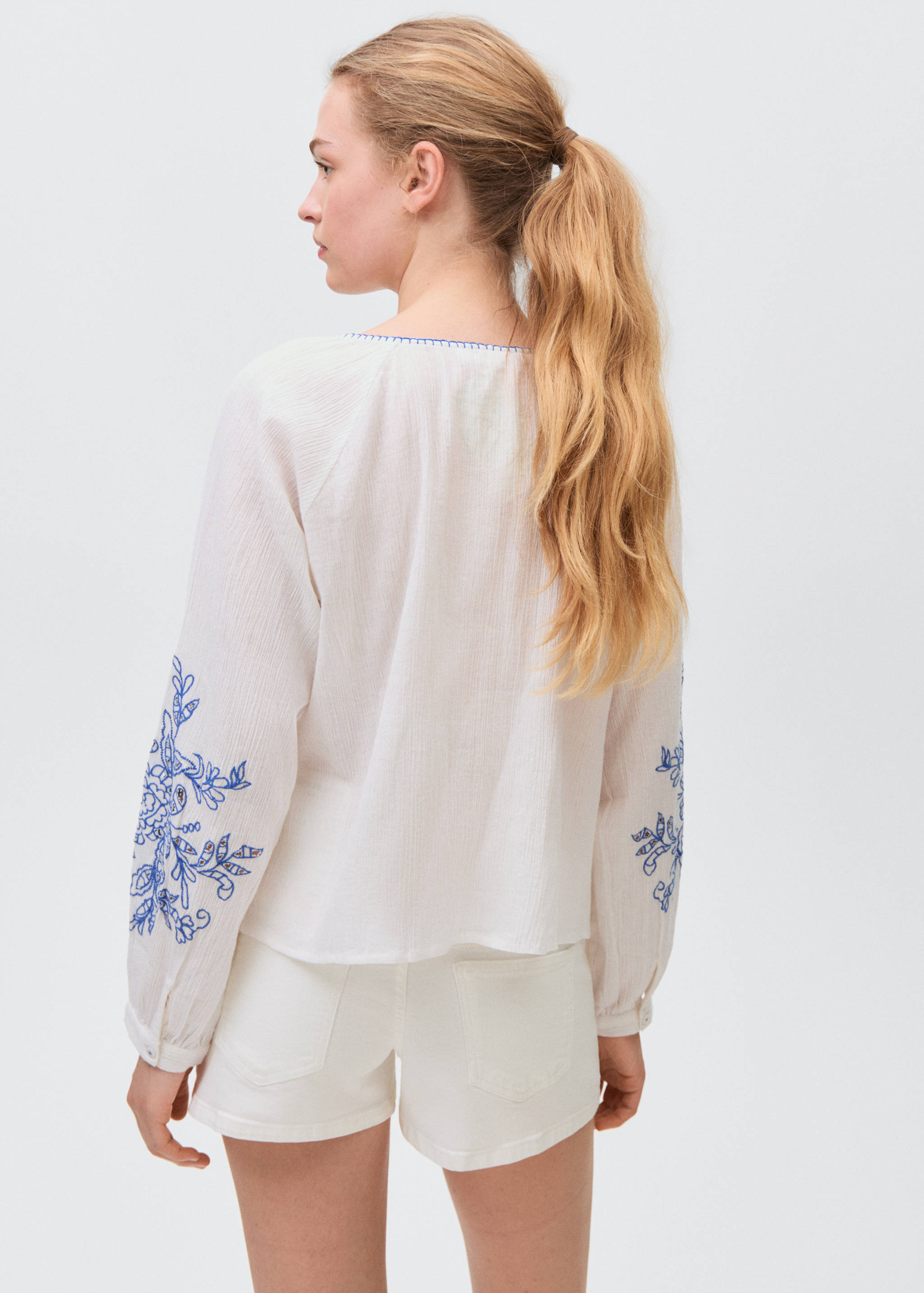 Blouse brodée manches bouffantes - Verso de l’article