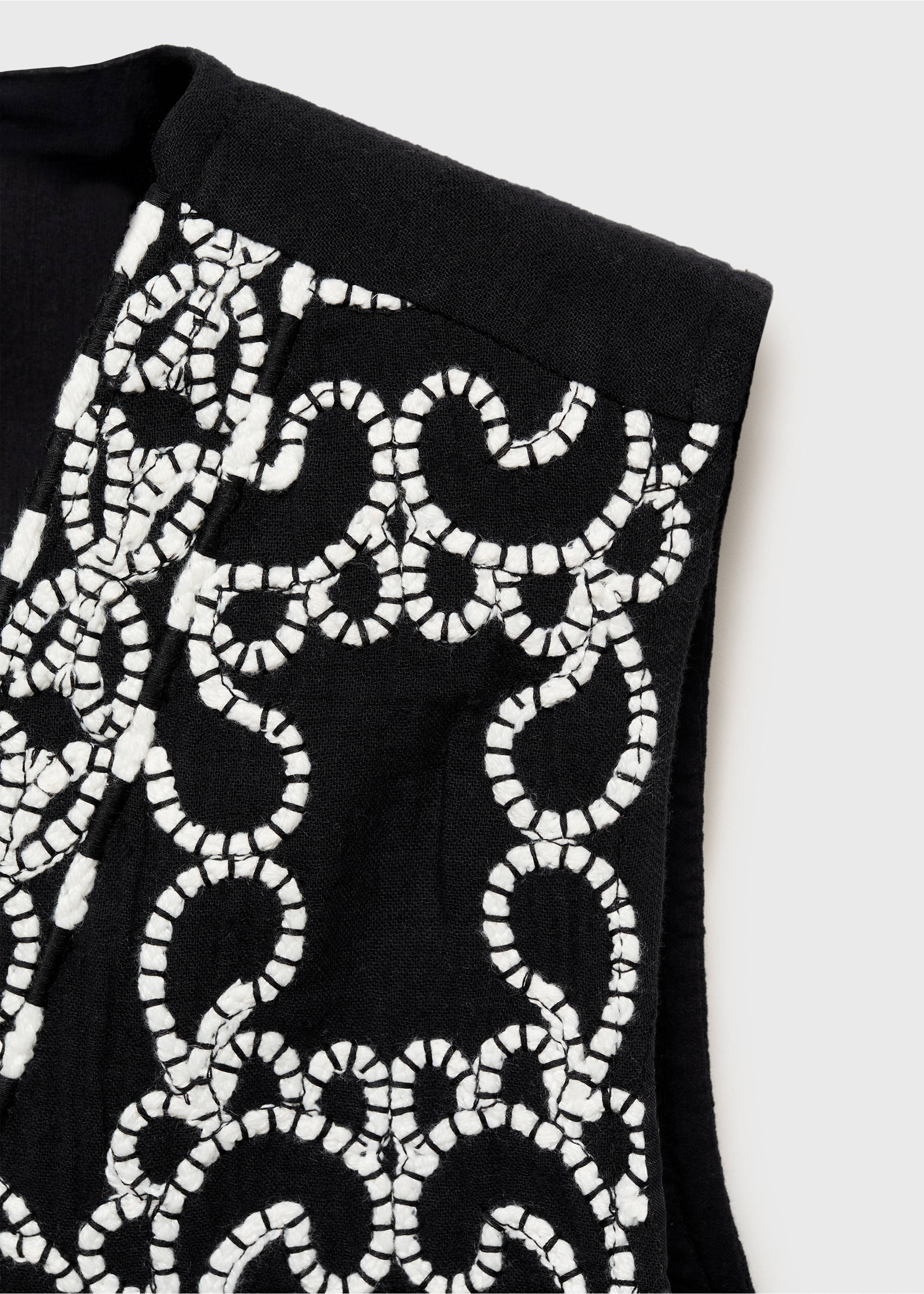Embroidered gilet - Details of the article 0, Off White. Ref: 87066355-00.