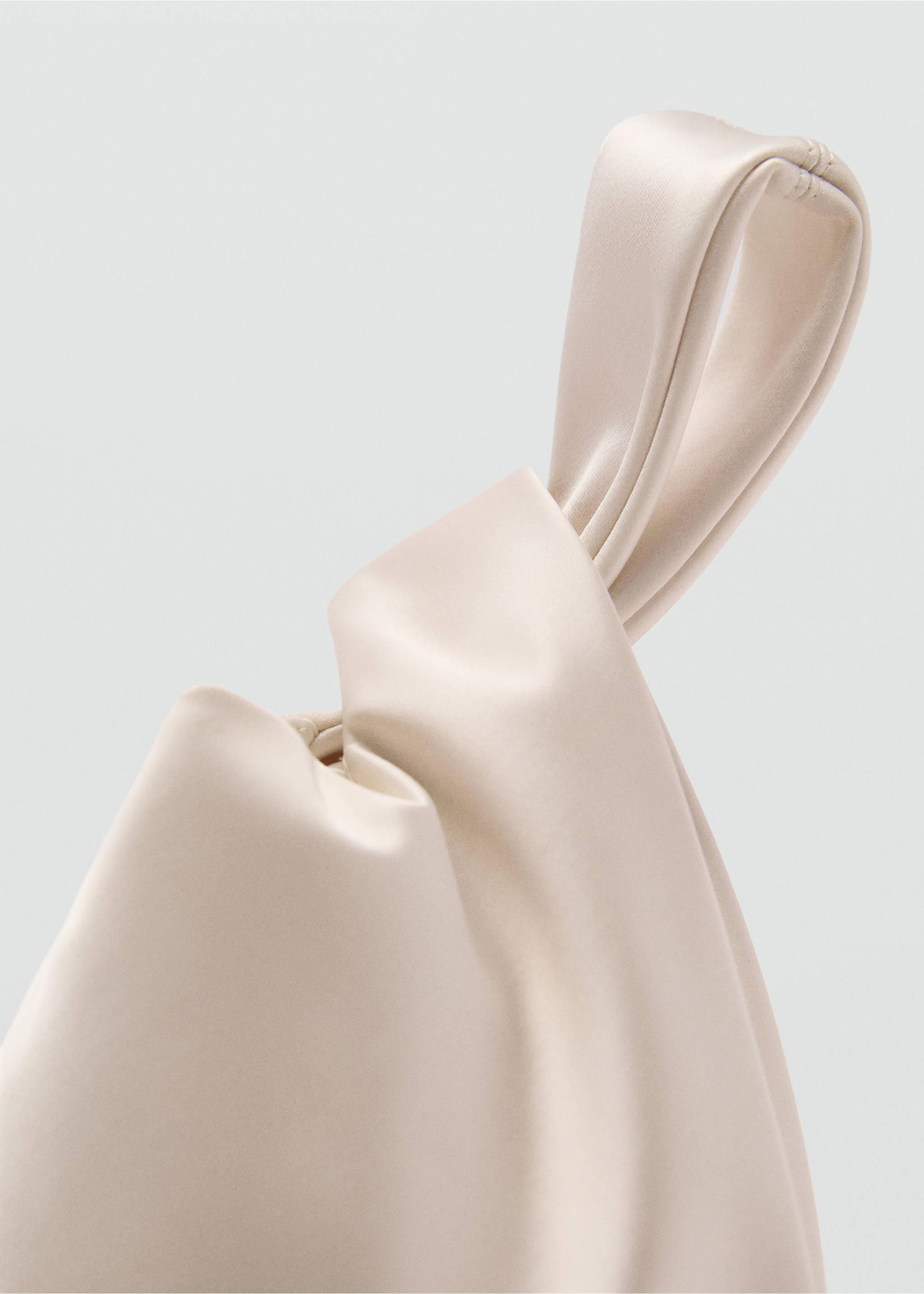 Satinierte Handtasche mit Fransen - Detail des Artikels 1, Ecru. Ref: 87066364-00.
