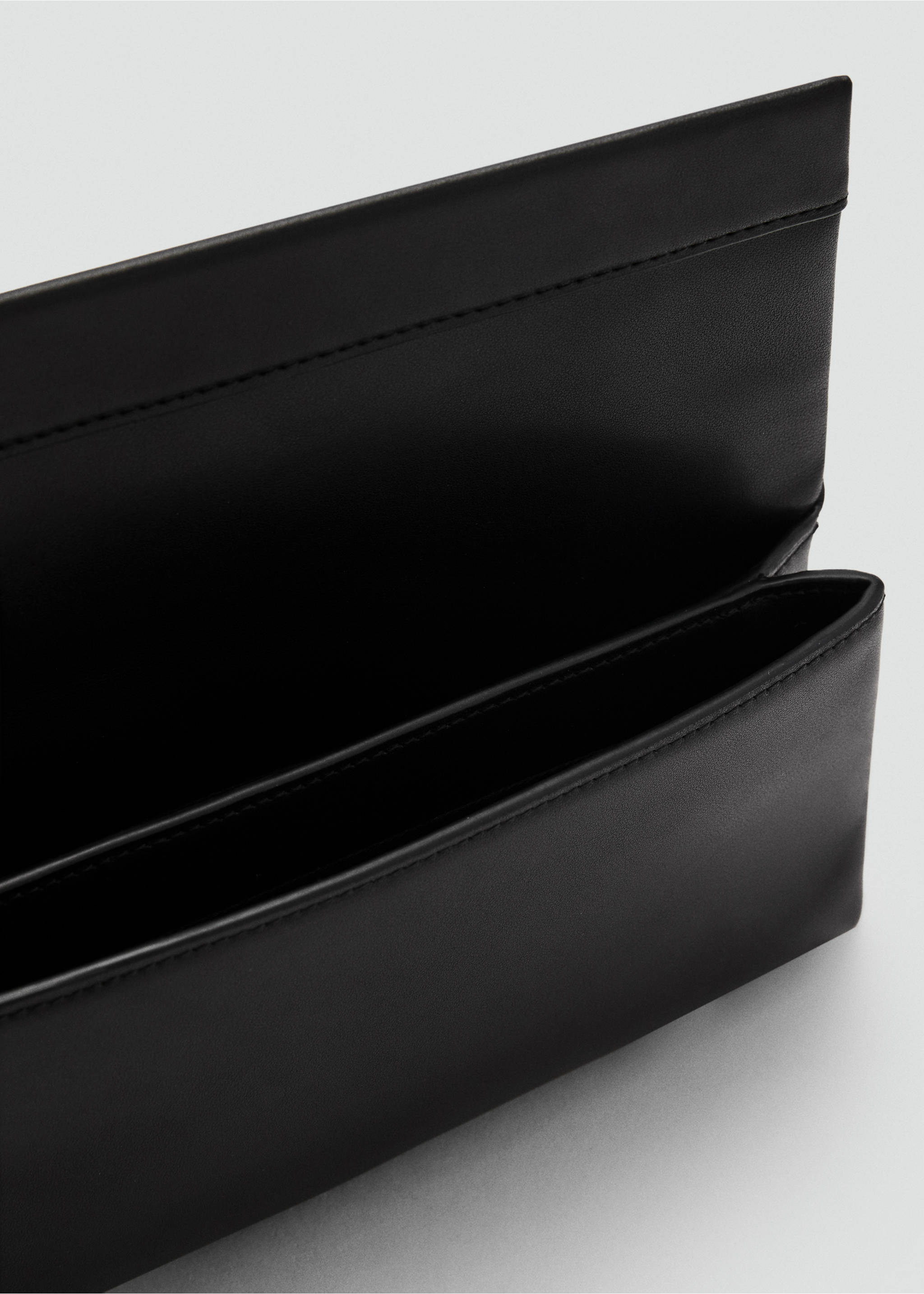 Flap leather bag - Details of the article 2, Black. Ref: 87066366-00.
