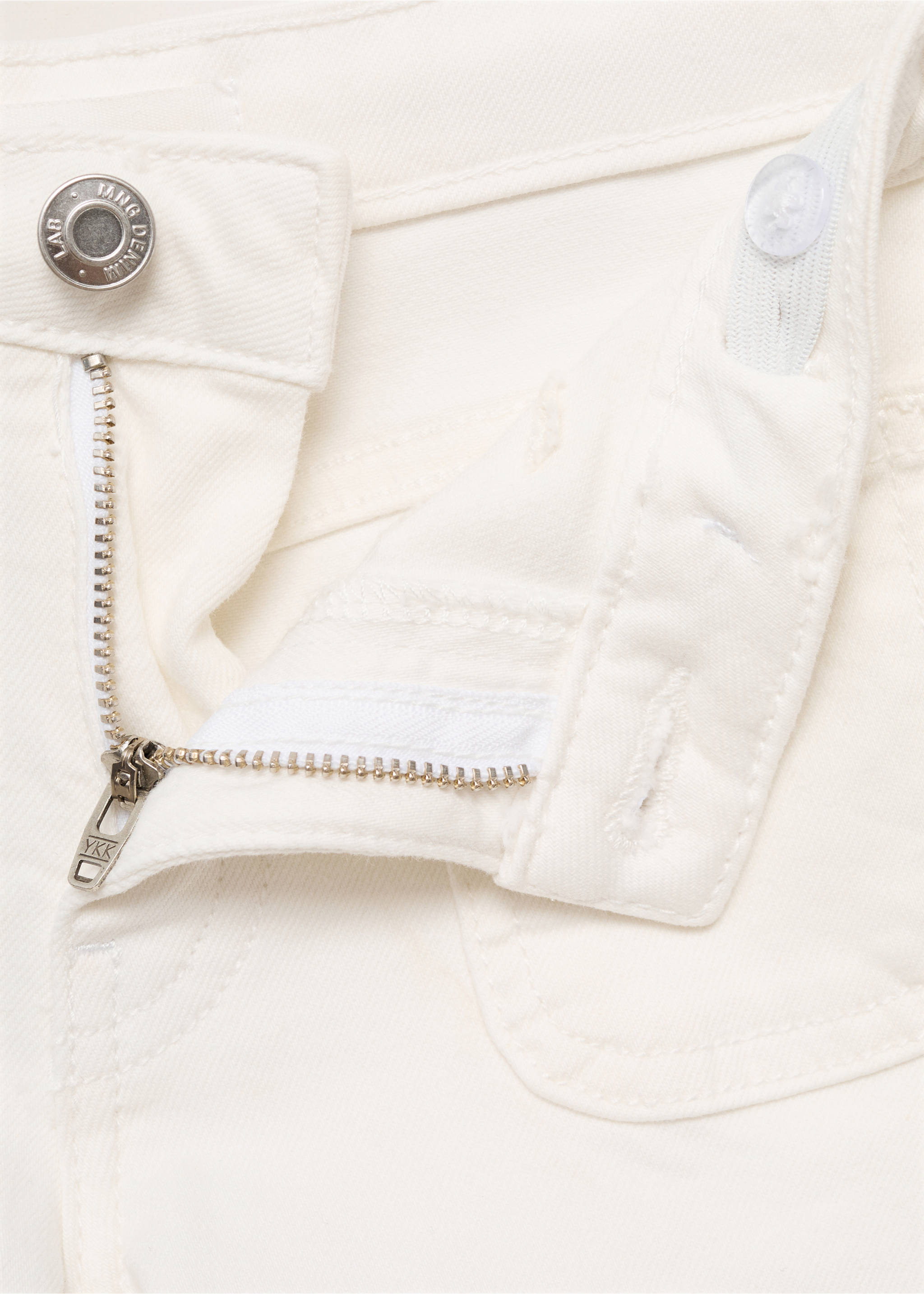 Short en jean droit - Détail de l'article 8, Blanc. Ref: 87066711-00.