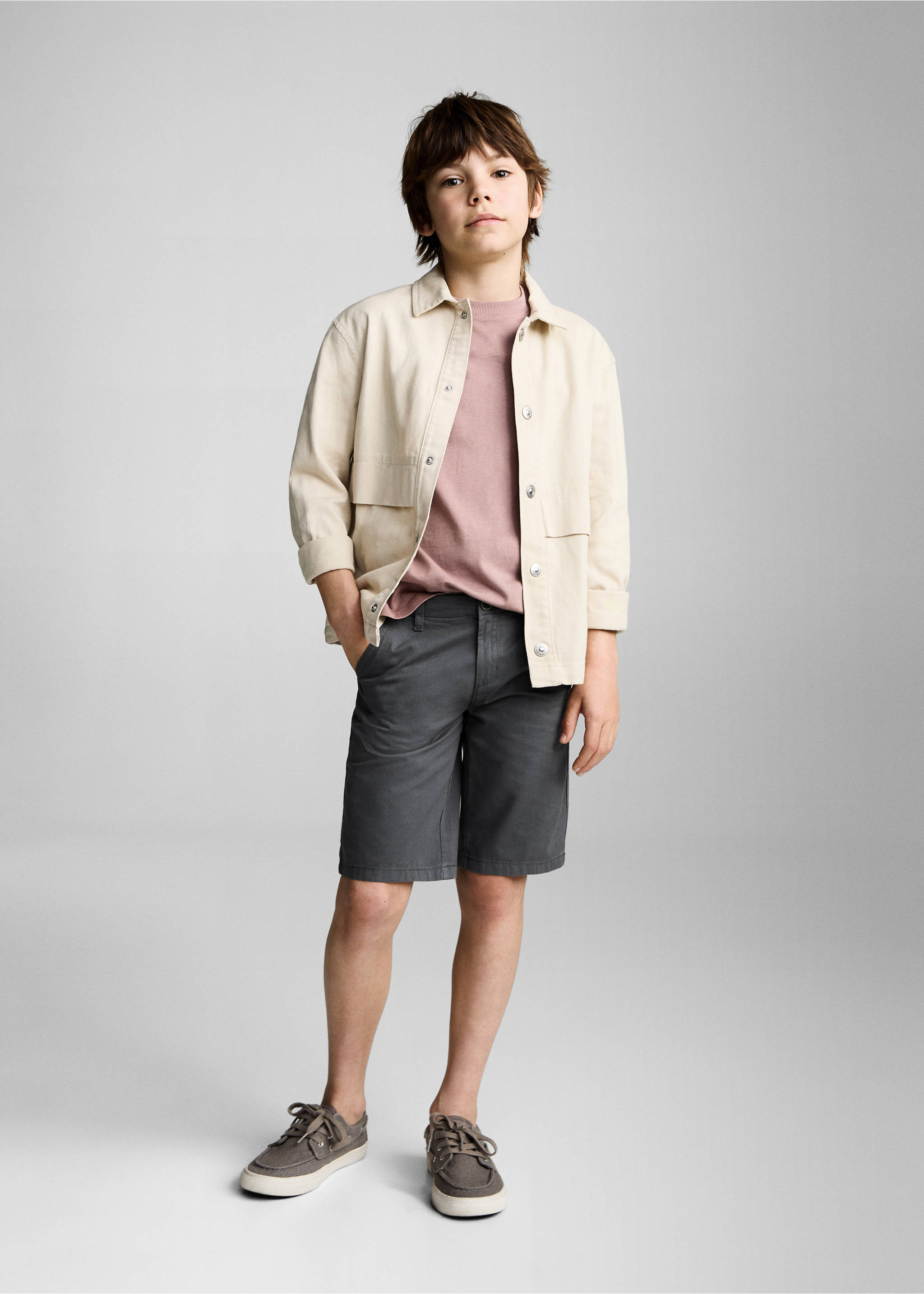 Calções estilo chino - Plano geral, Cinzento-carvão. Ref: 87066712-00.