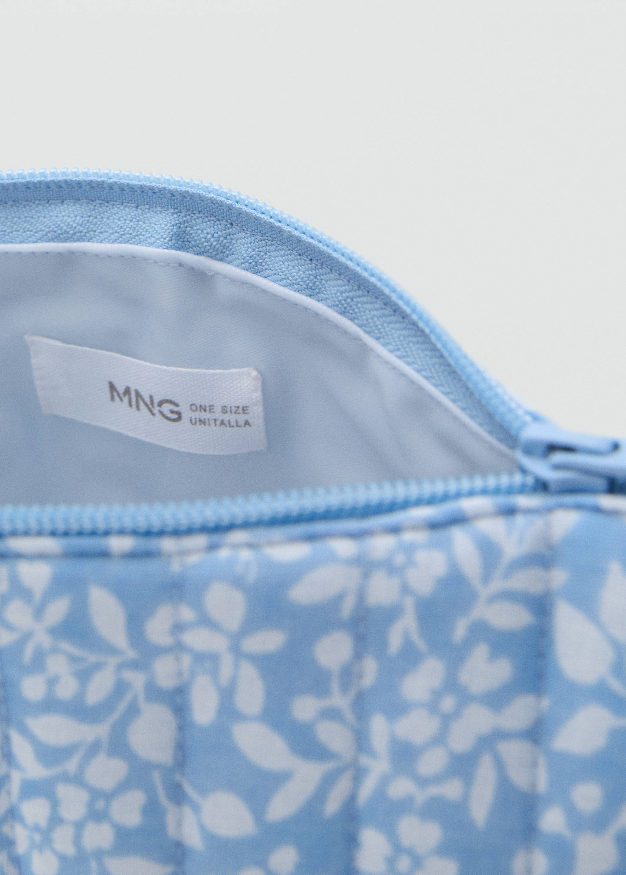 Quilted printed toiletry bag - Details of the article 2