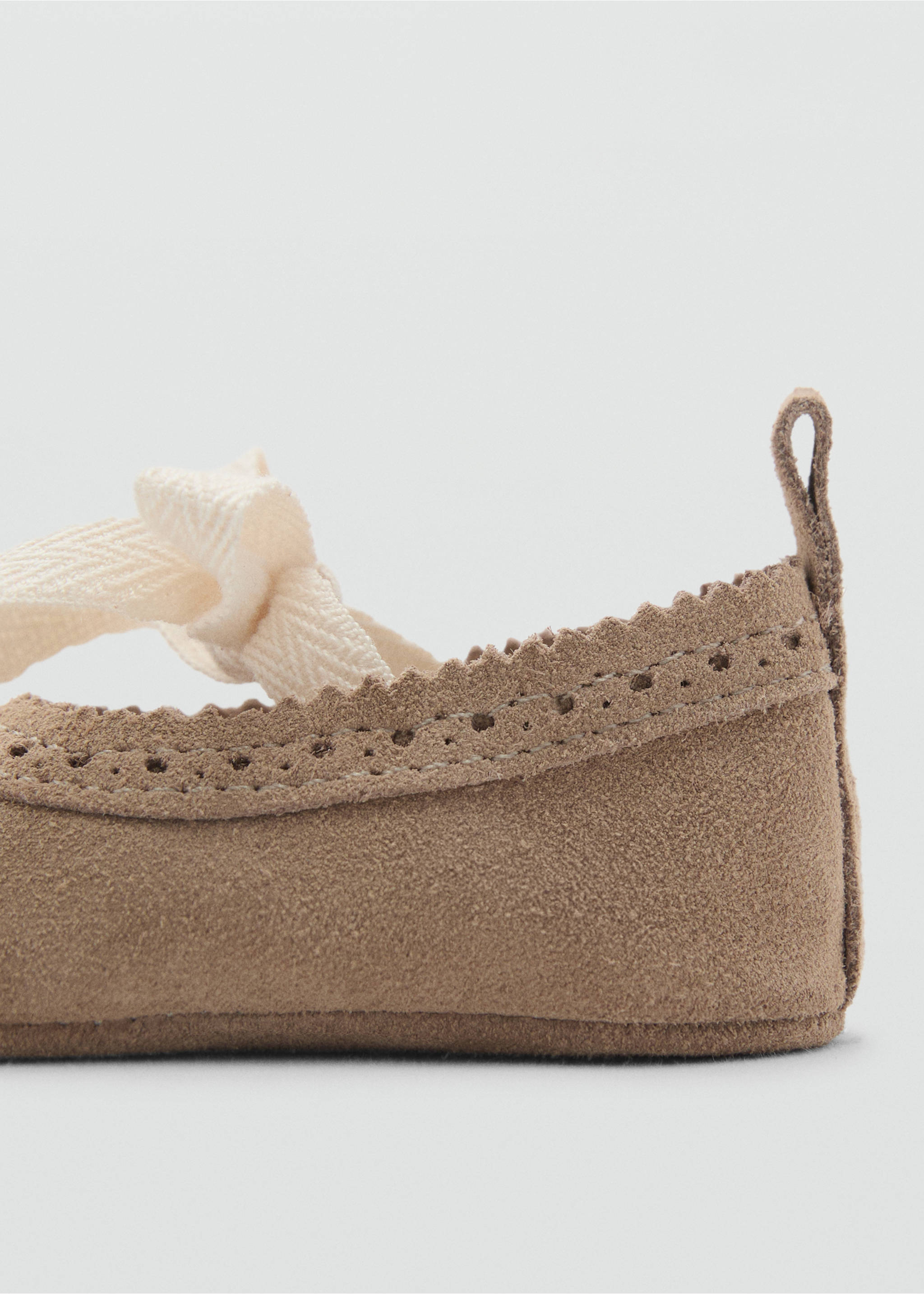 Ballet flats with leather bow - Details of the article 1, Sand. Ref: 87066730-00.
