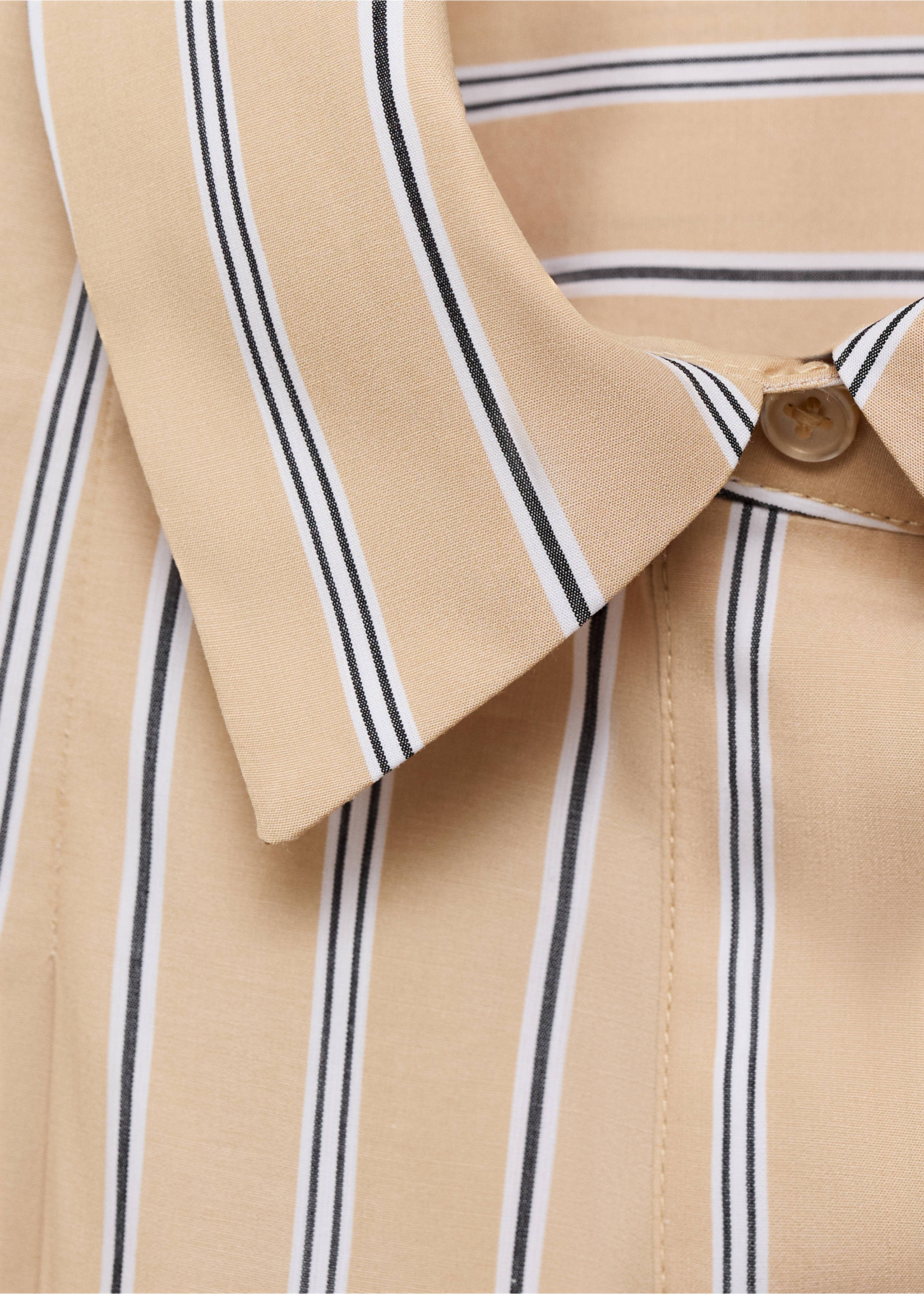 Camisa ratlles màniga curta - Detall de l'article 8, Marró. Ref: 87067163-00.
