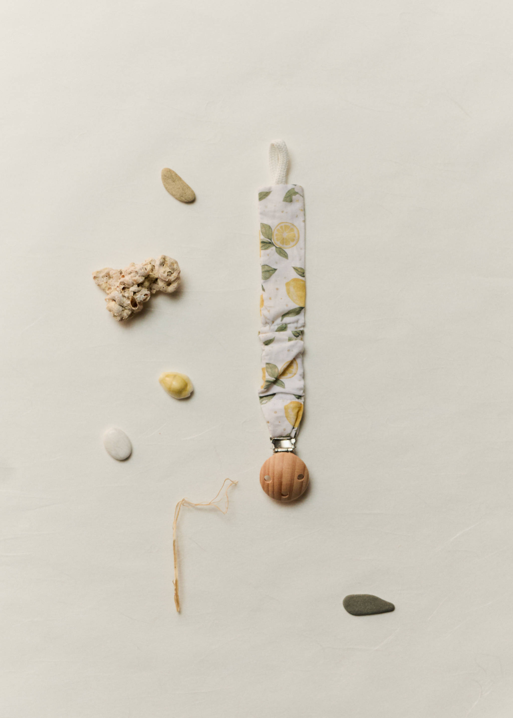 Printed brooch pacifier holder - Details of the article 5