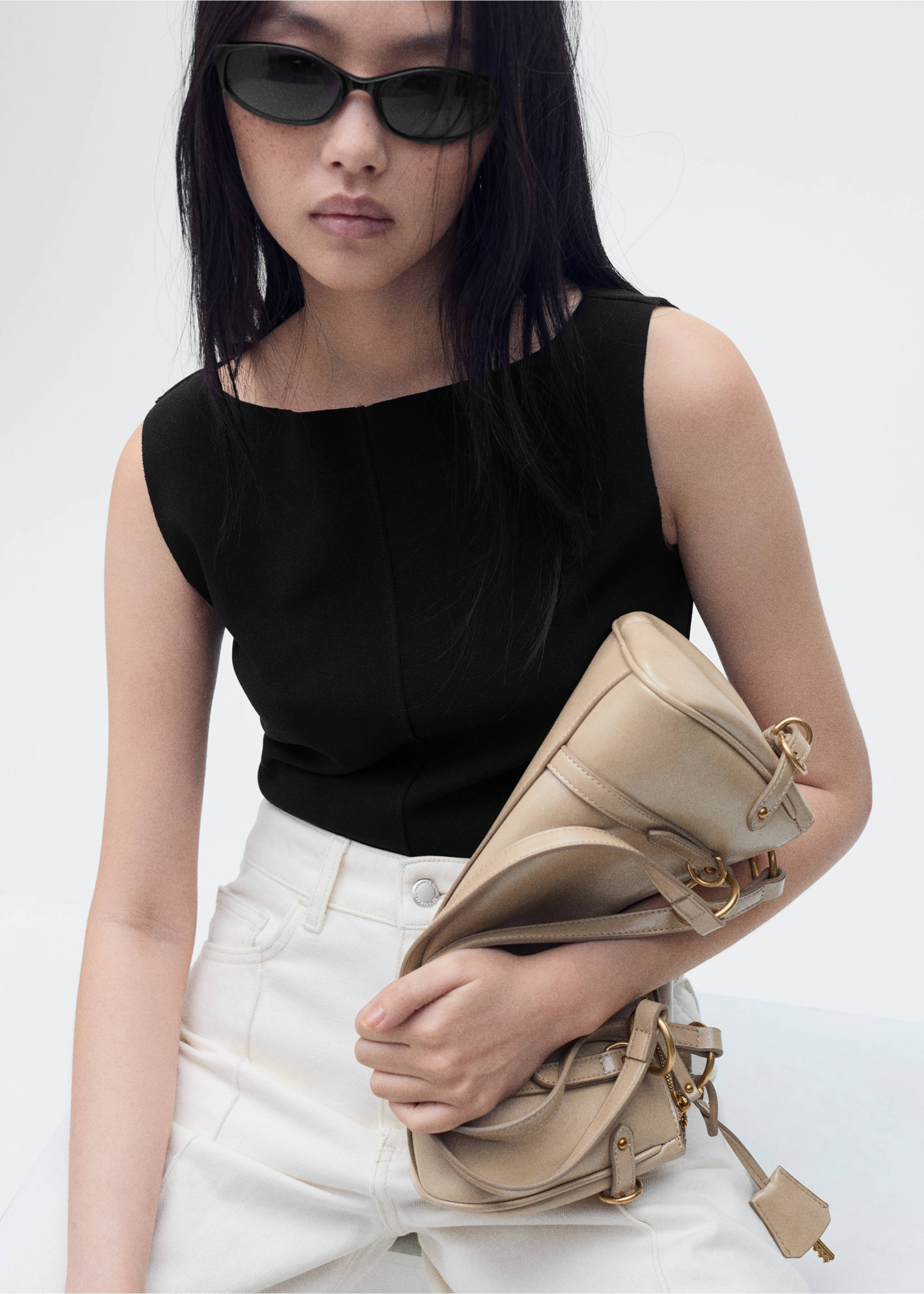 Stickad topp med båtringning - Bild av mittparti, Svart. Ref: 87067180-00.