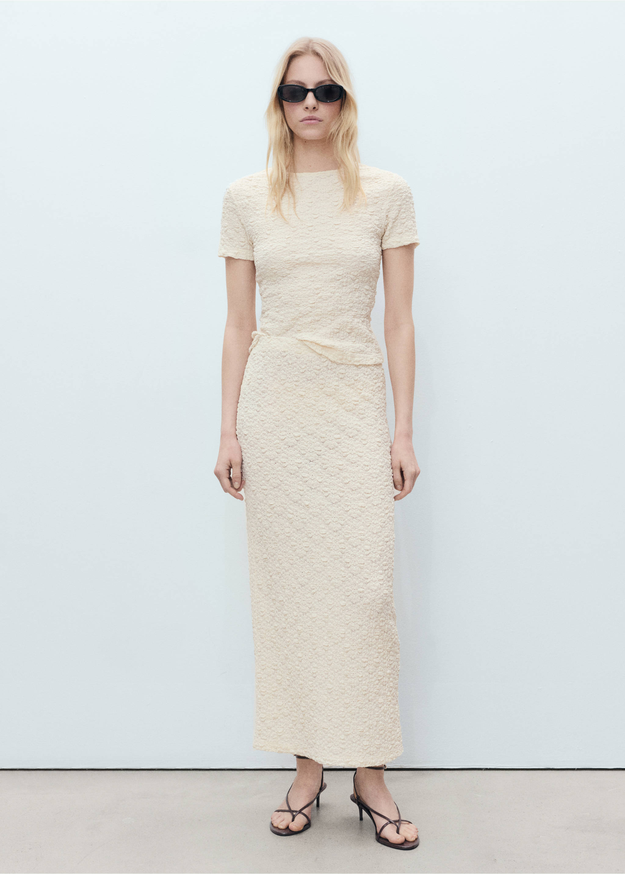 Textured fitted skirt - General plane, Ecru. Ref: 87067181-00.