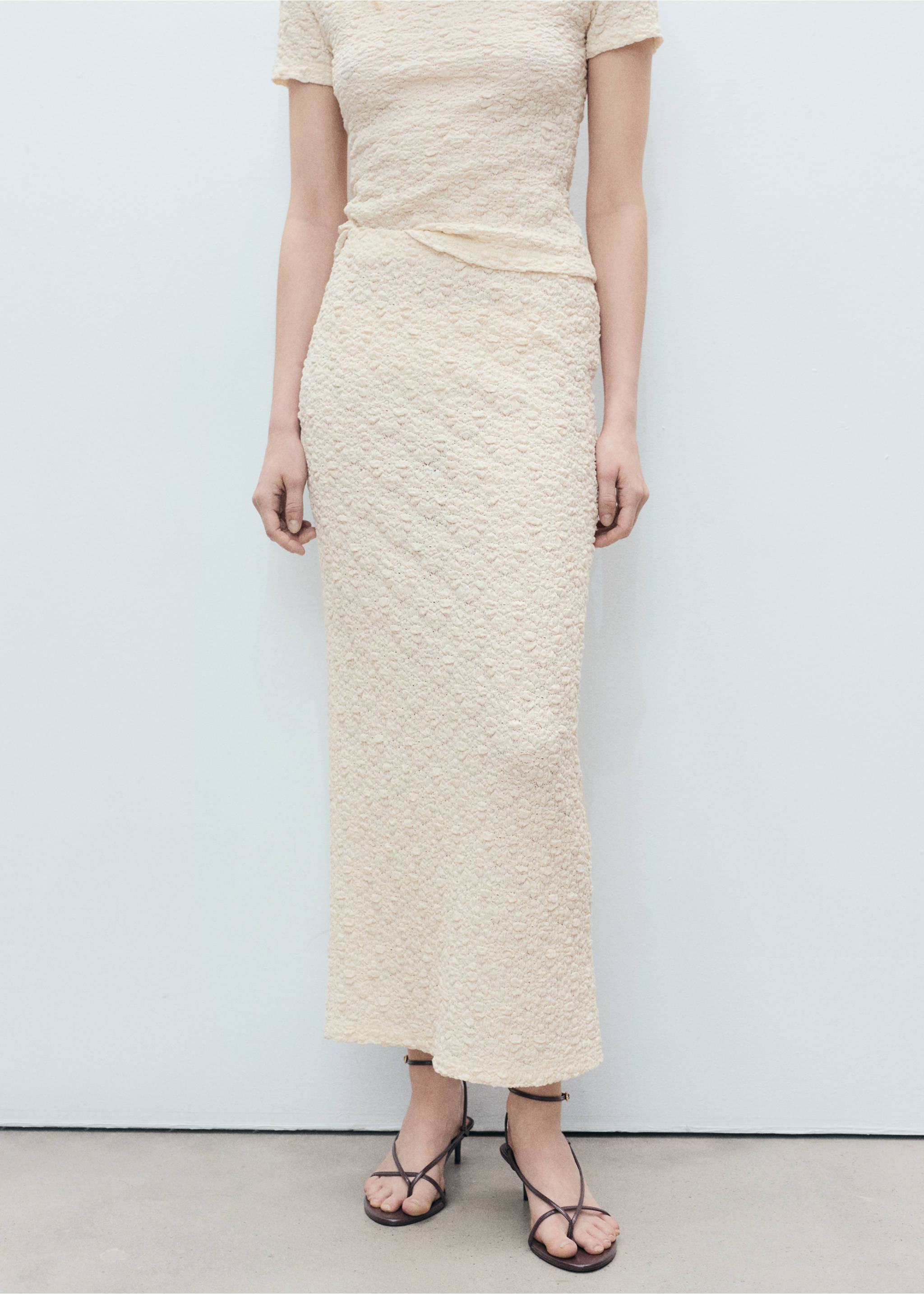 Textured fitted skirt - Medium plane, Ecru. Ref: 87067181-00.