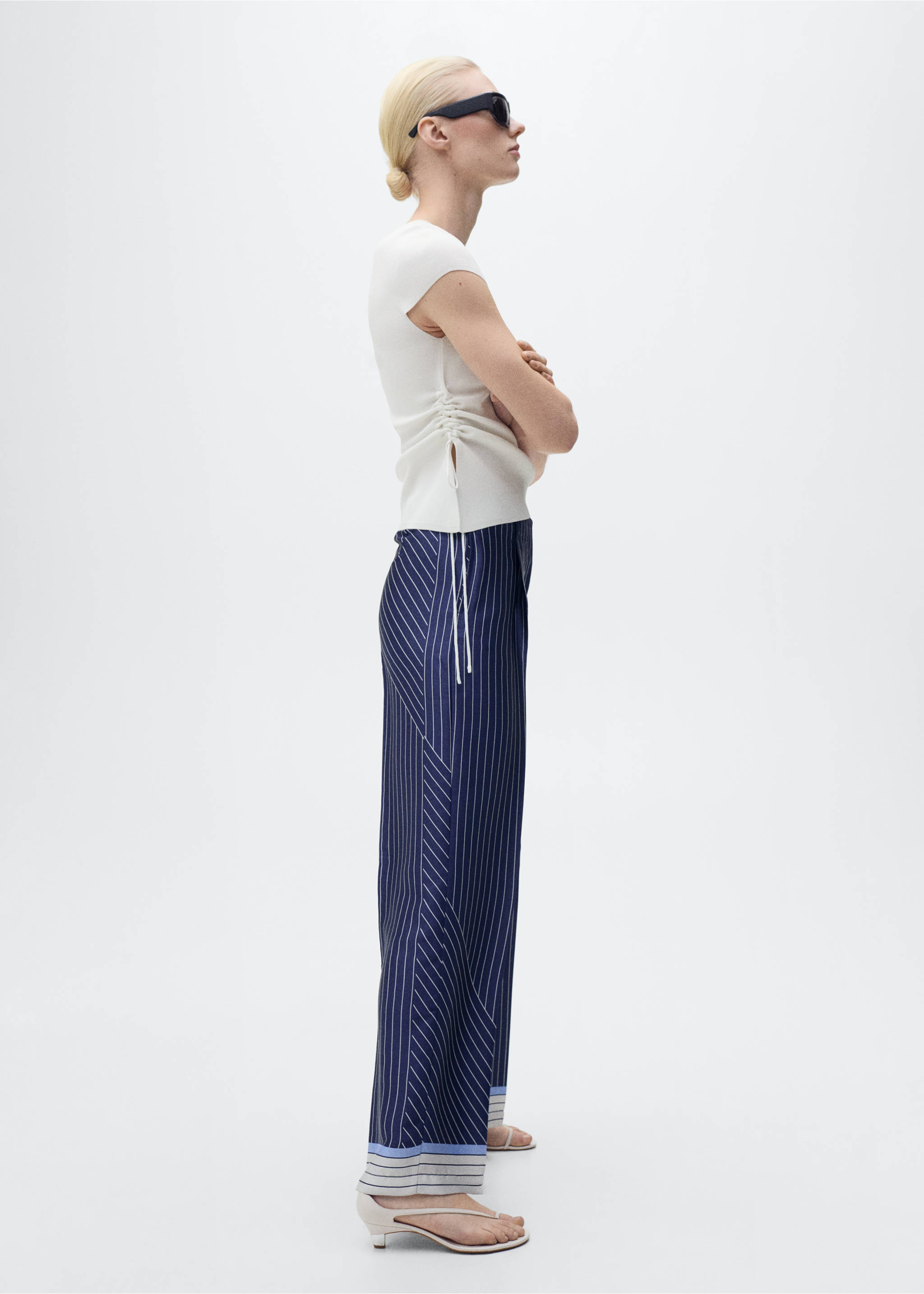 Asymmetrical low knit jersey - General plane, Ecru. Ref: 87067182-00.