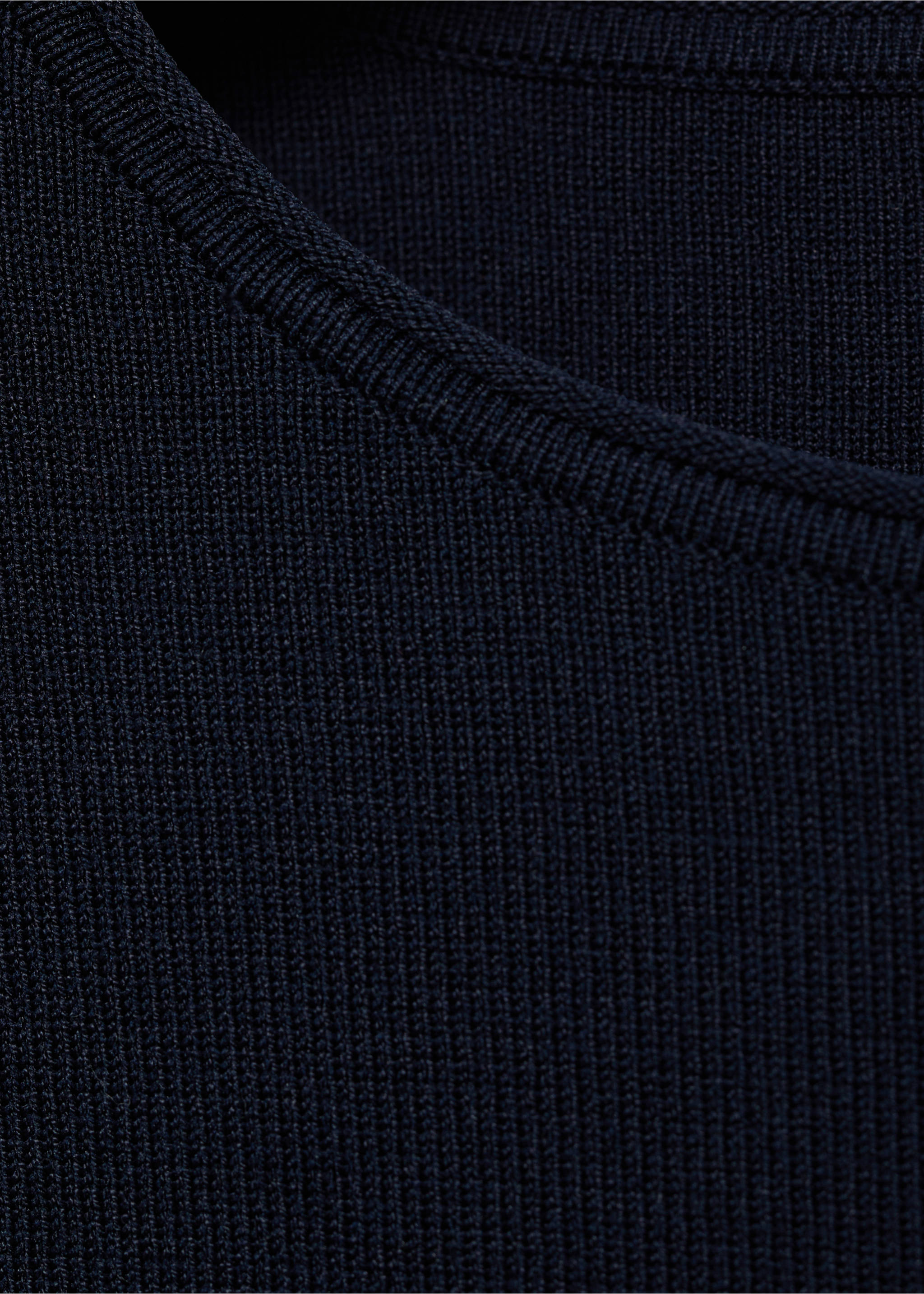 Strickpullover mit asymmetrischem Saum - Detail des Artikels 8, Marineblau. Ref: 87067182-00.