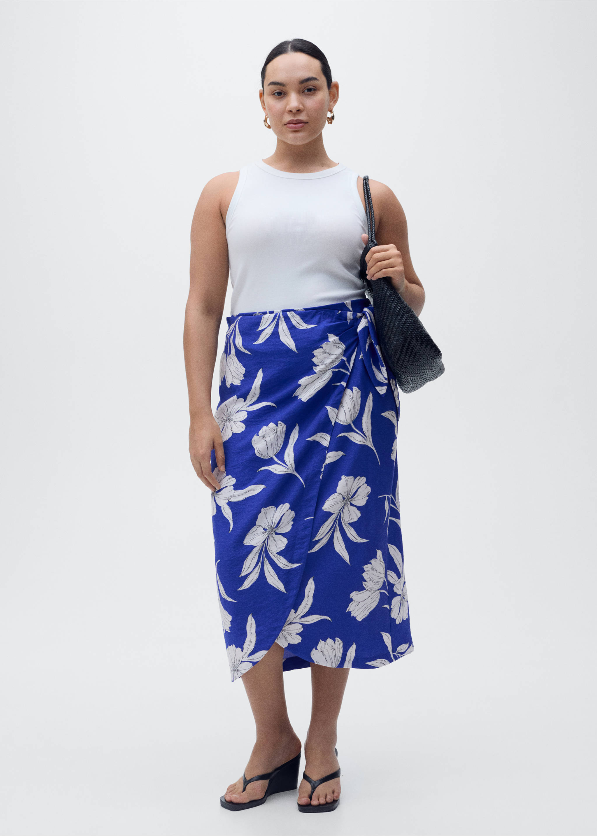 Floral sarong skirt - Details of the article 3, Blue. Ref: 87067186-00.