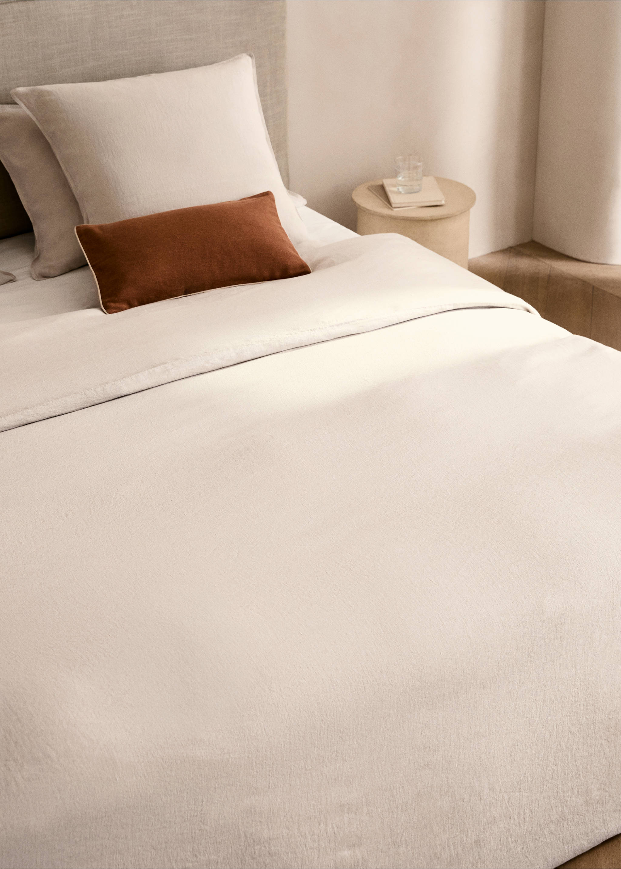 Washed linen duvet cover for 150/160 cm bed - Details of the article 7, Beige. Ref: 87067195-00.