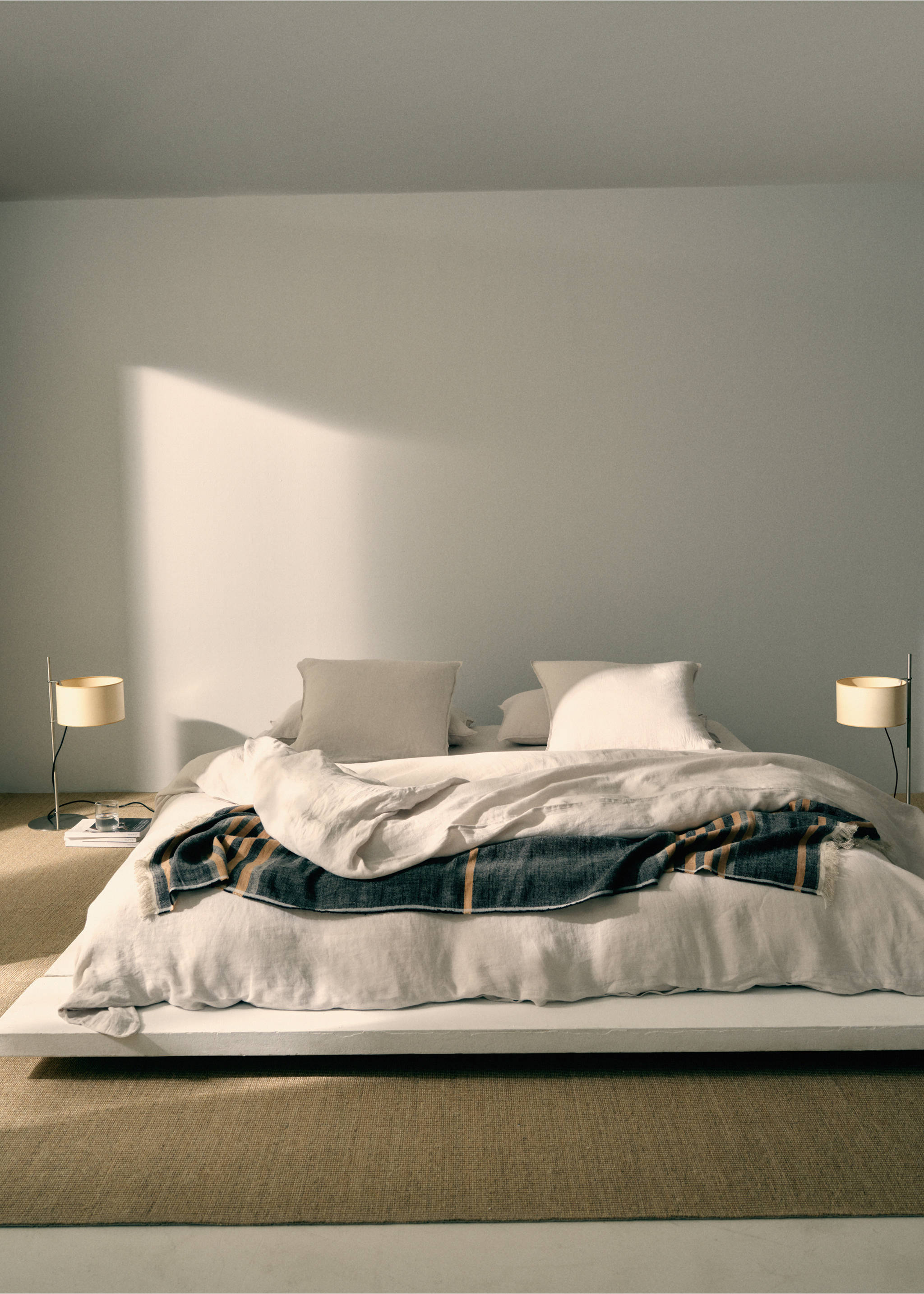 Washed linen duvet cover for 150/160 cm bed - Details of the article 6, Beige. Ref: 87067195-00.