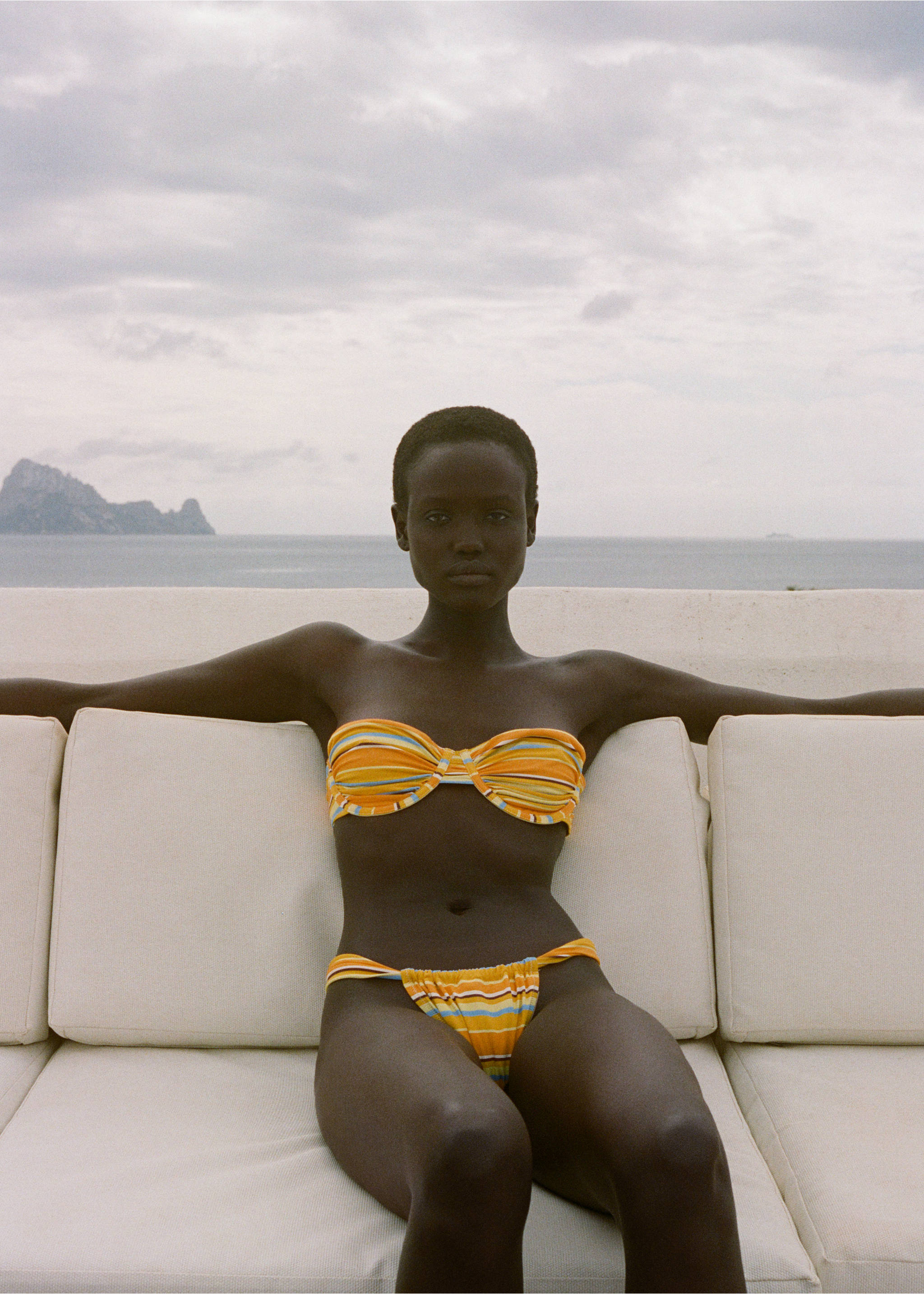 Striped bikini bottom - Details of the article 2, Pastel Yellow. Ref: 87067678-00.