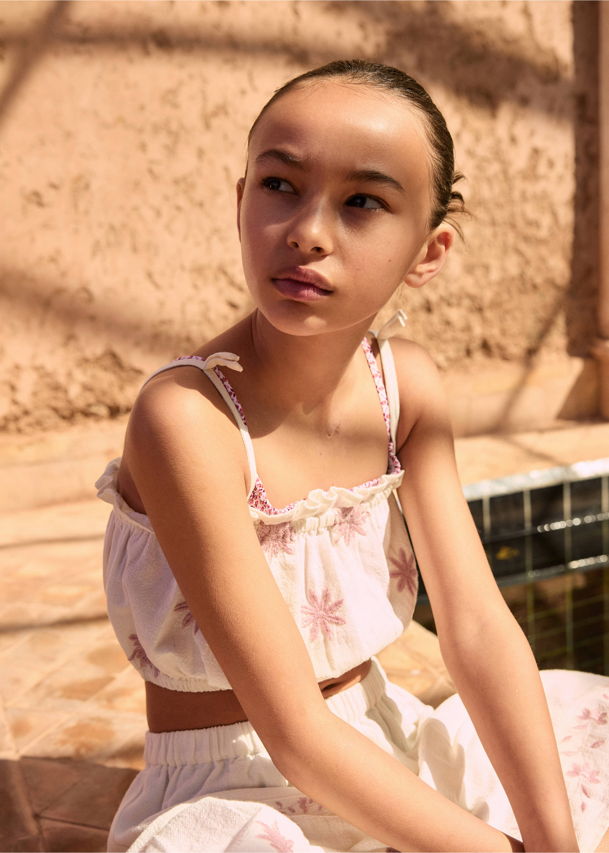 Embroidered crop top - Details of the article 5, Ecru. Ref: 87067696-00.