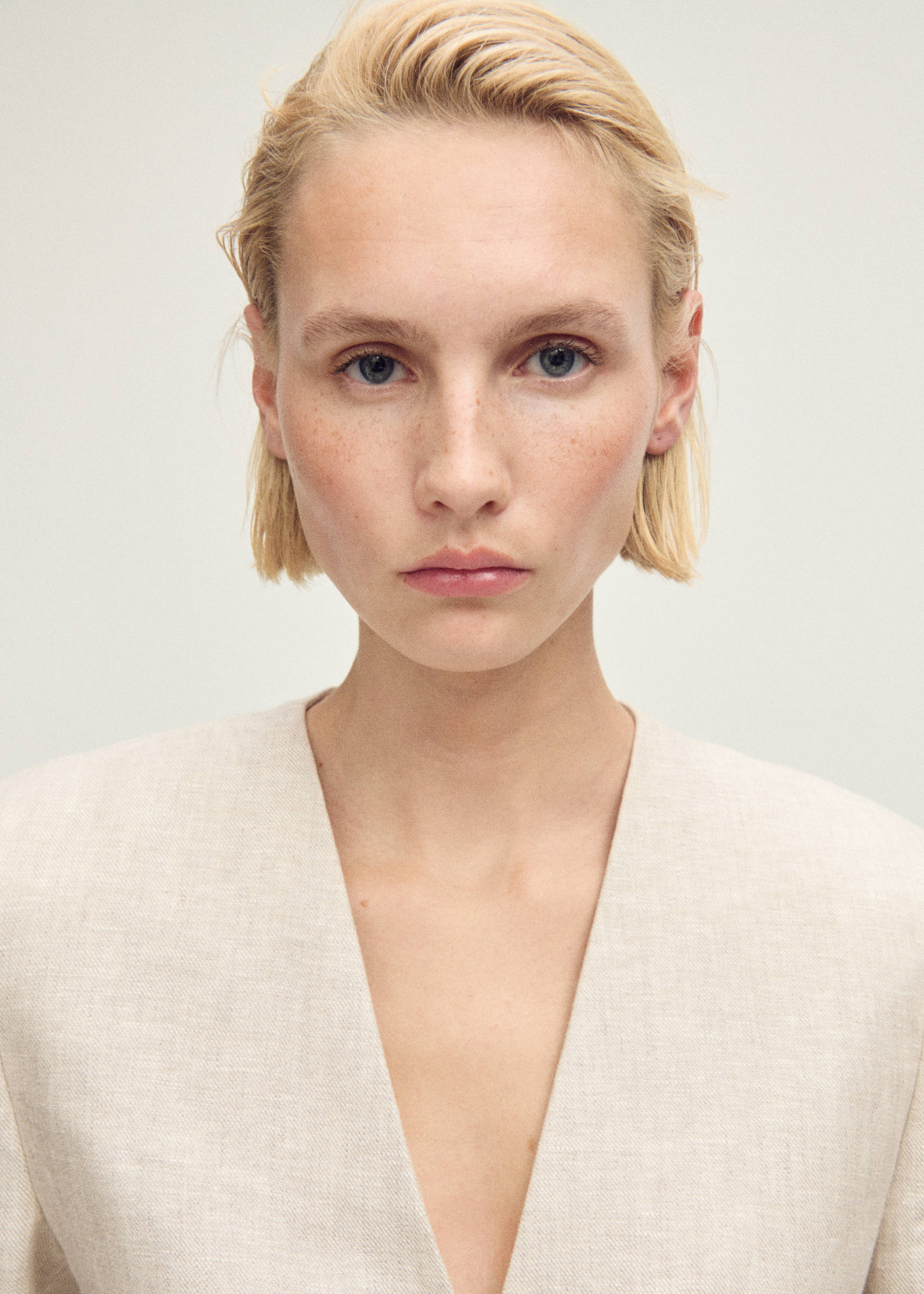 Linen suit jacket with belt - Details of the article 6