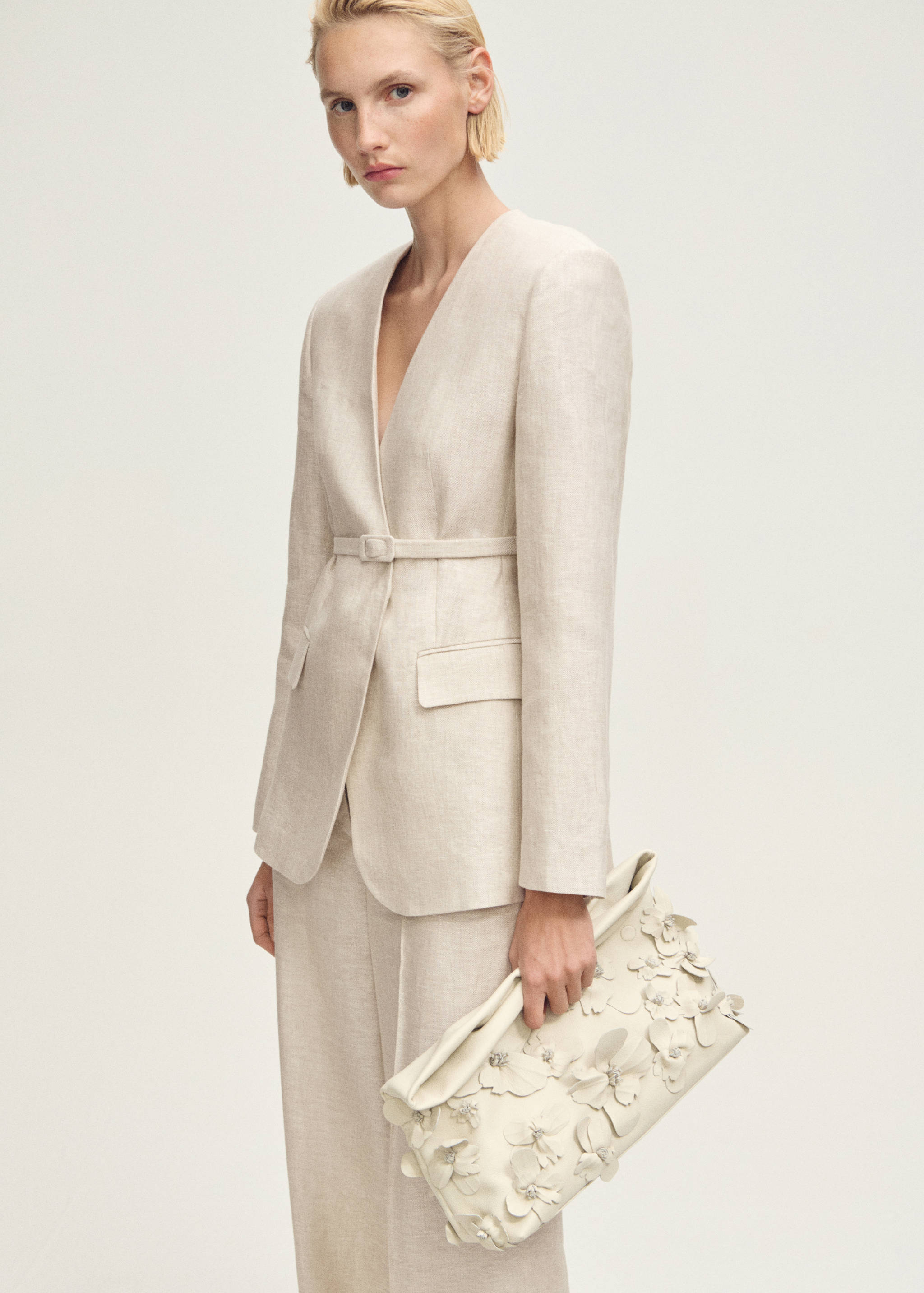 Linen suit jacket with belt - Details of the article 2