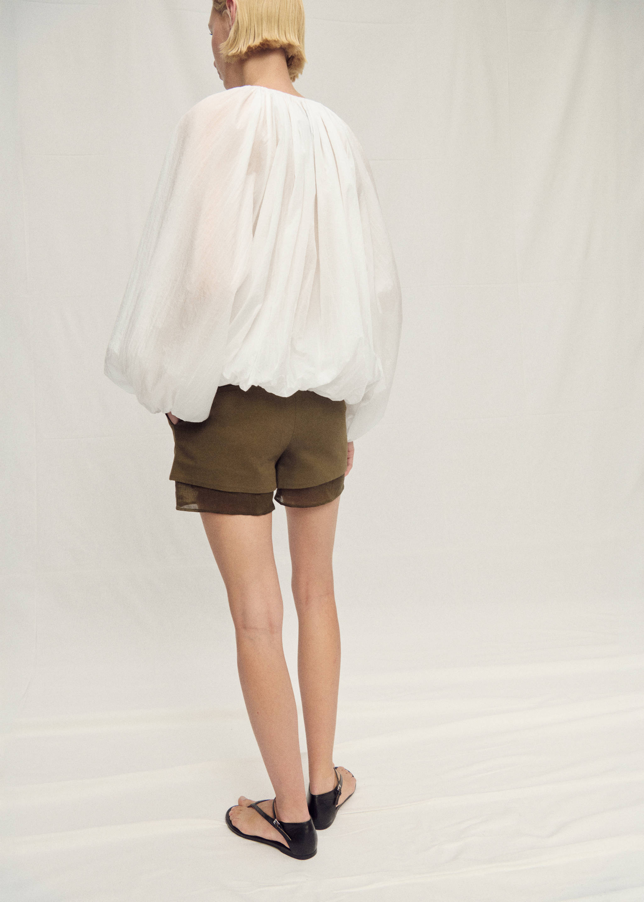 Gathered semi-transparent jacket - Reverse of the article