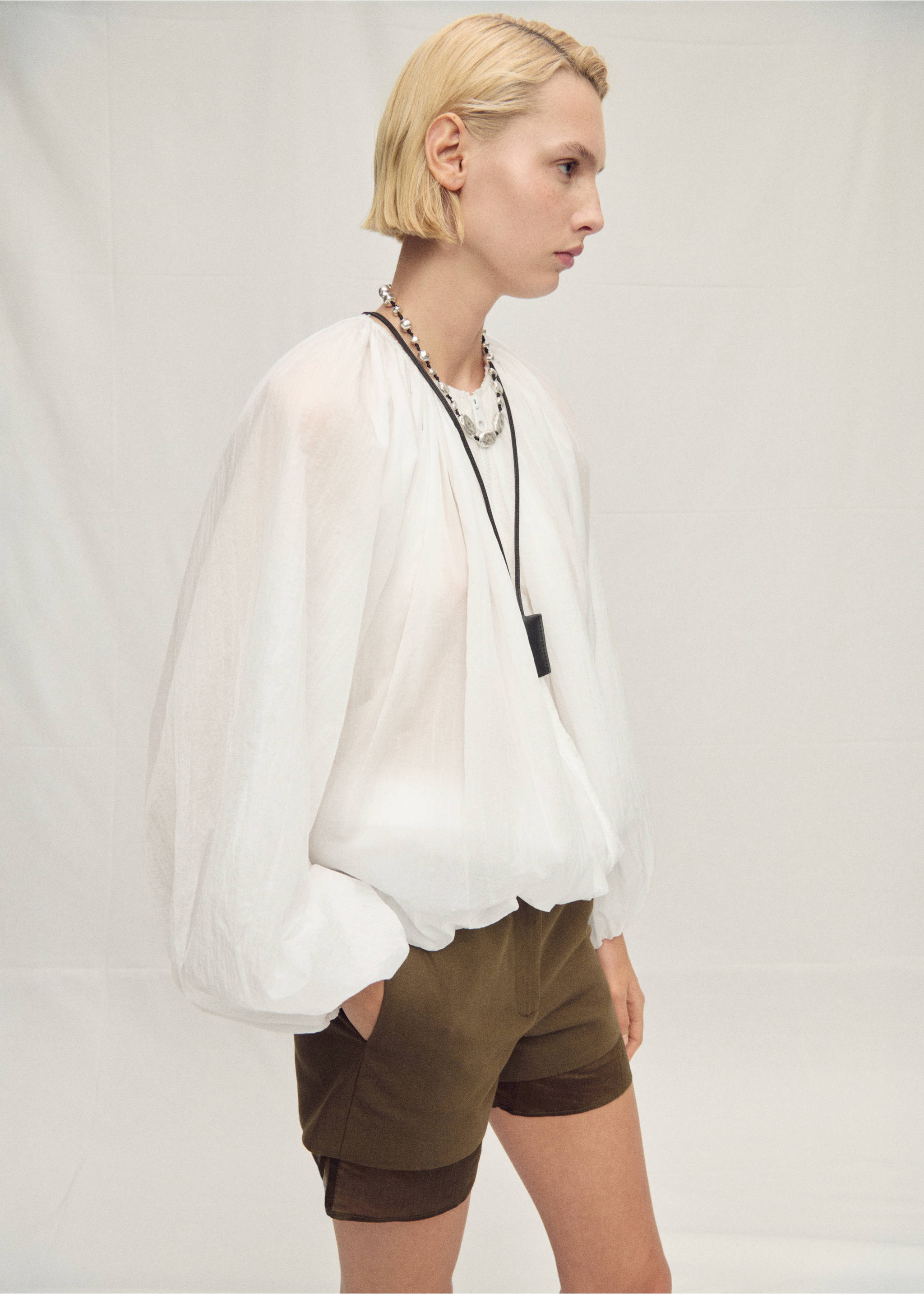 Veste semi-transparente froncée - Détail de l'article 1, Blanc. Ref: 87067711-00.