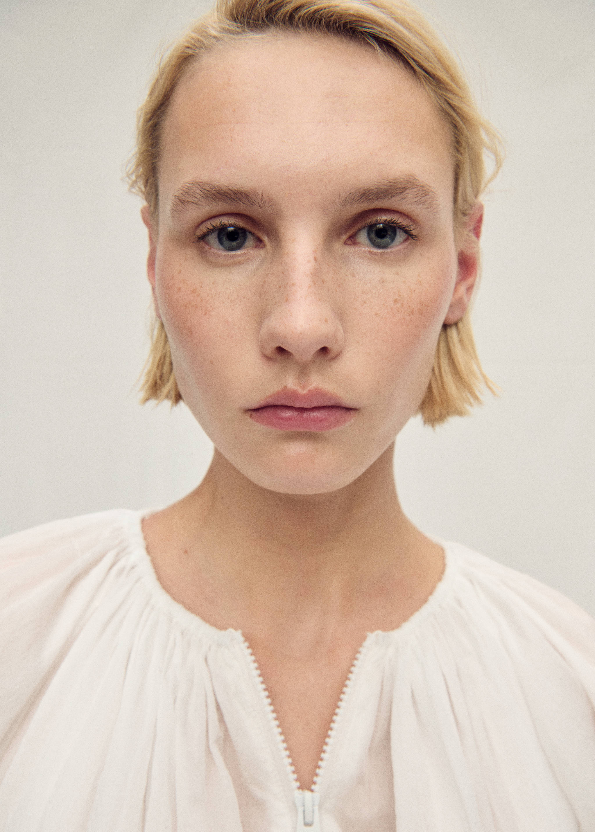 Gathered semi-transparent jacket - Details of the article 2