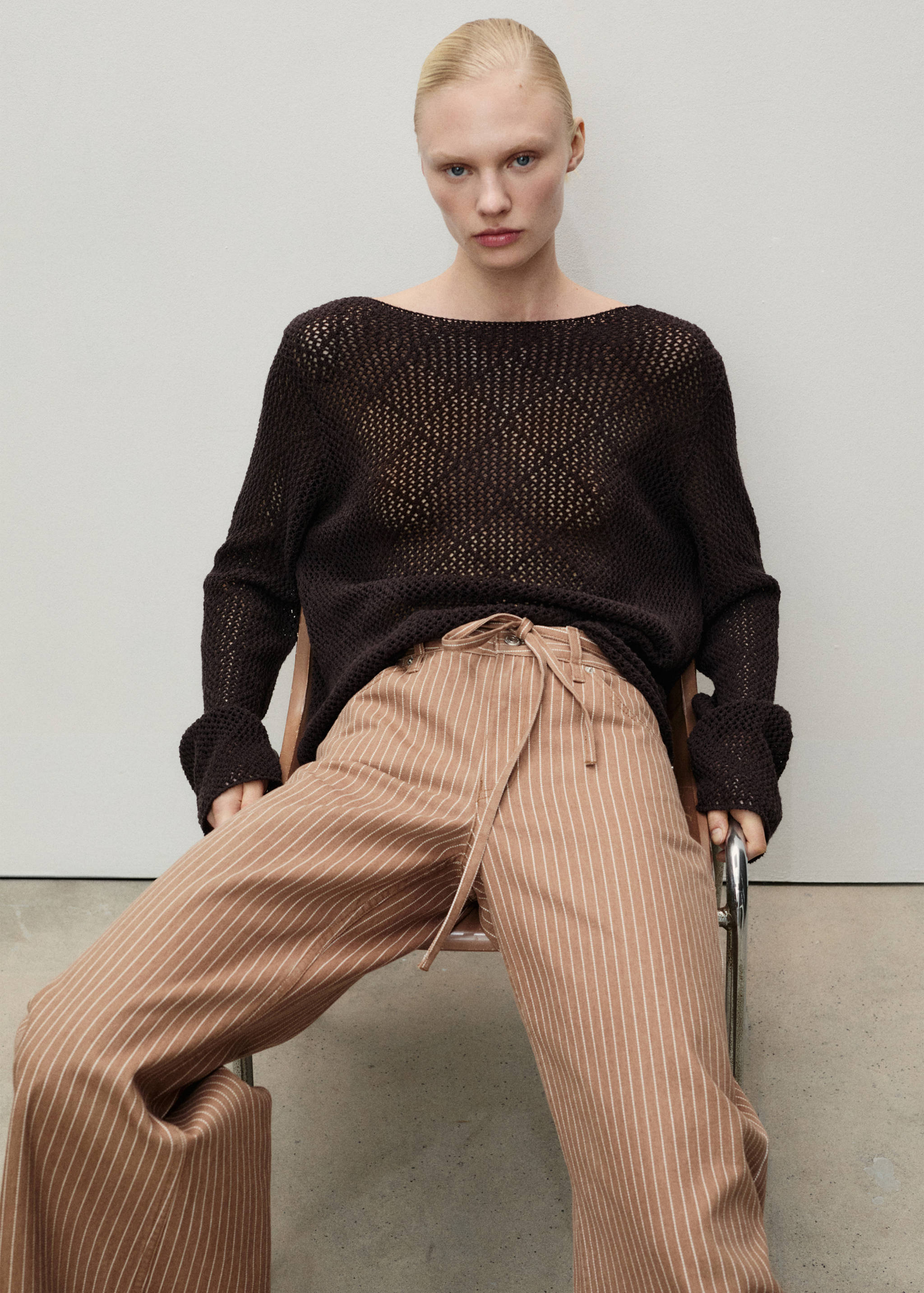 Gestreifte Wideleg-Jeans mit niedriger Bundhöhe und Gürtel - Detail des Artikels 2