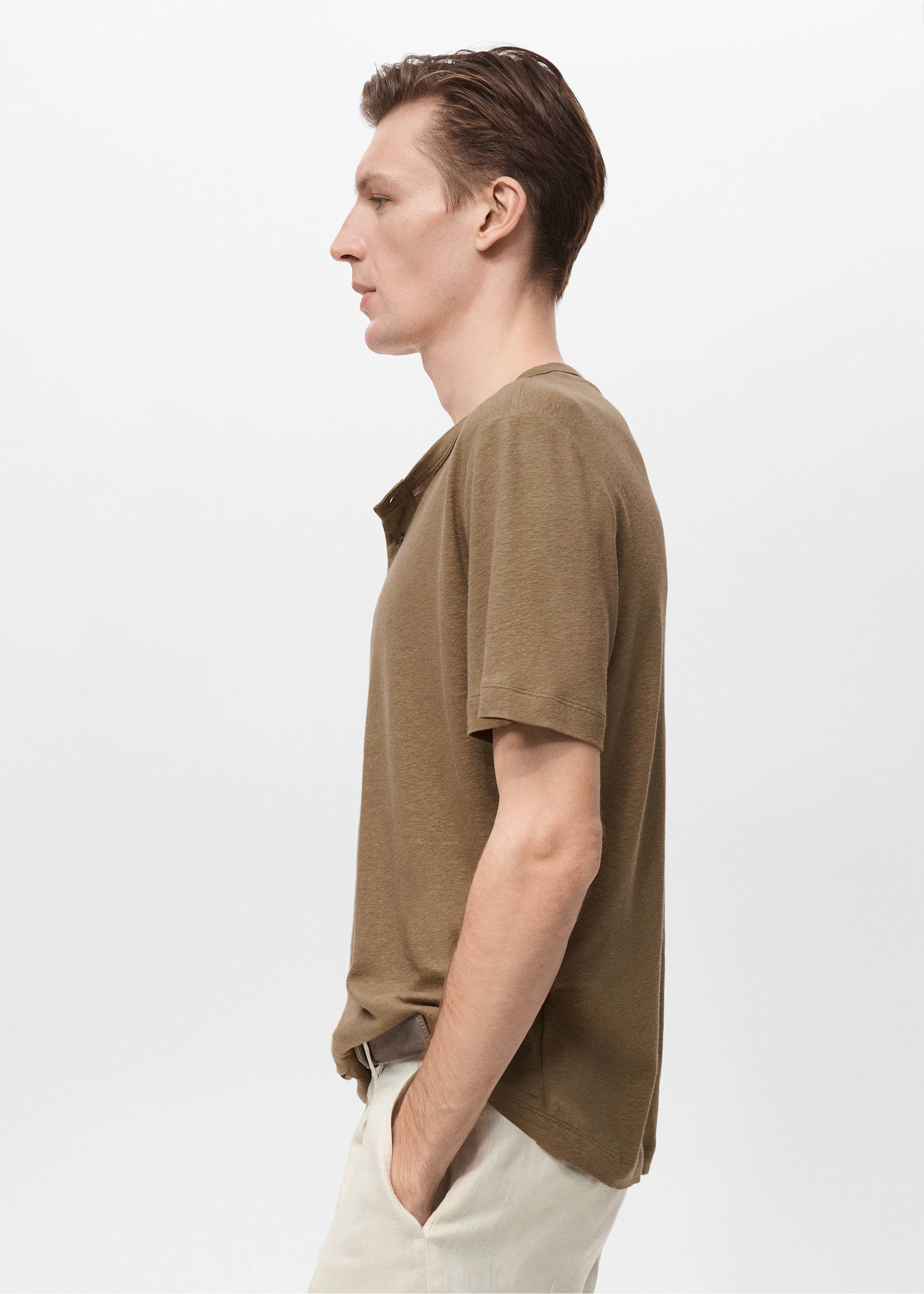 Camiseta lino botones - Detalle del artículo 2, Khaki. Ref: 87067888-00.