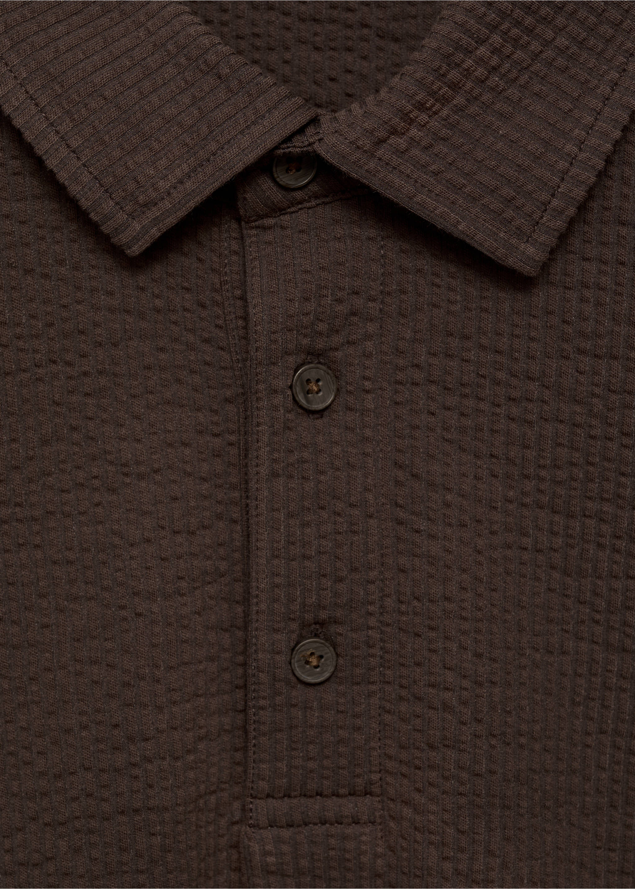 Poloshirt aus Seersucker-Baumwolle - Detail des Artikels 8, Schokolade. Ref: 87067894-00.