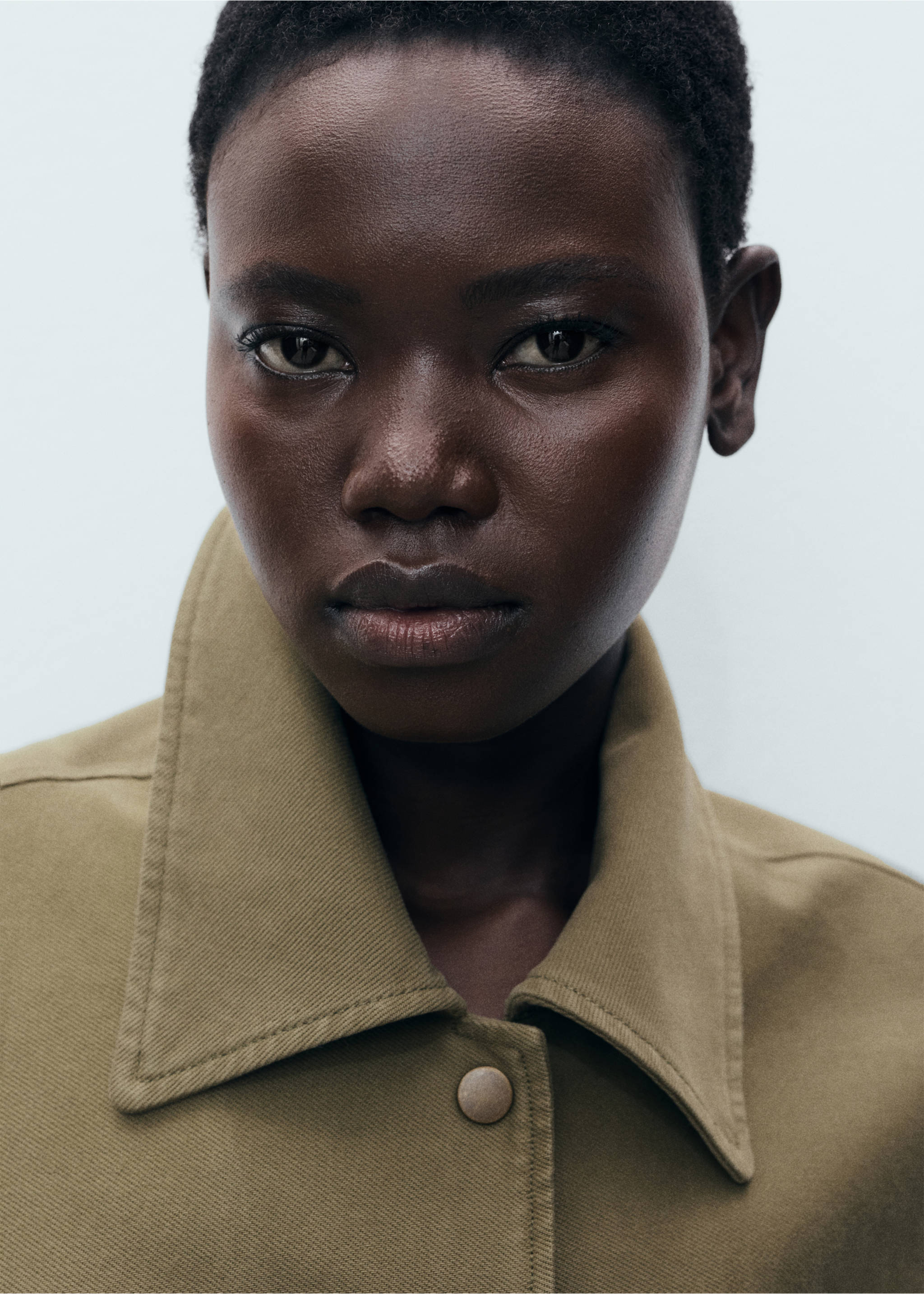 Overshirt aus Baumwolle mit Lochmusterdetails - Detail des Artikels 1, Khaki. Ref: 87067895-00.