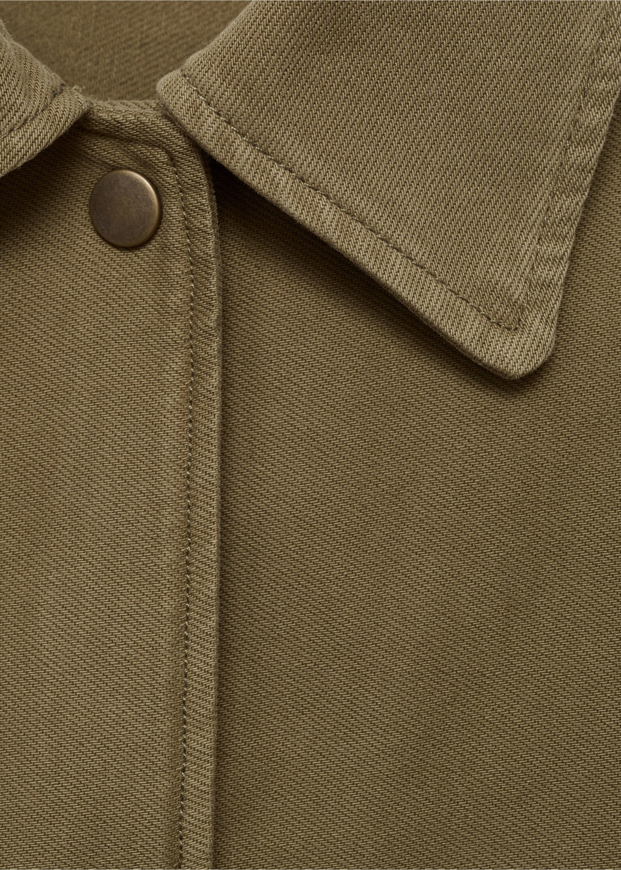 Overshirt aus Baumwolle mit Lochmusterdetails - Detail des Artikels 8, Khaki. Ref: 87067895-00.