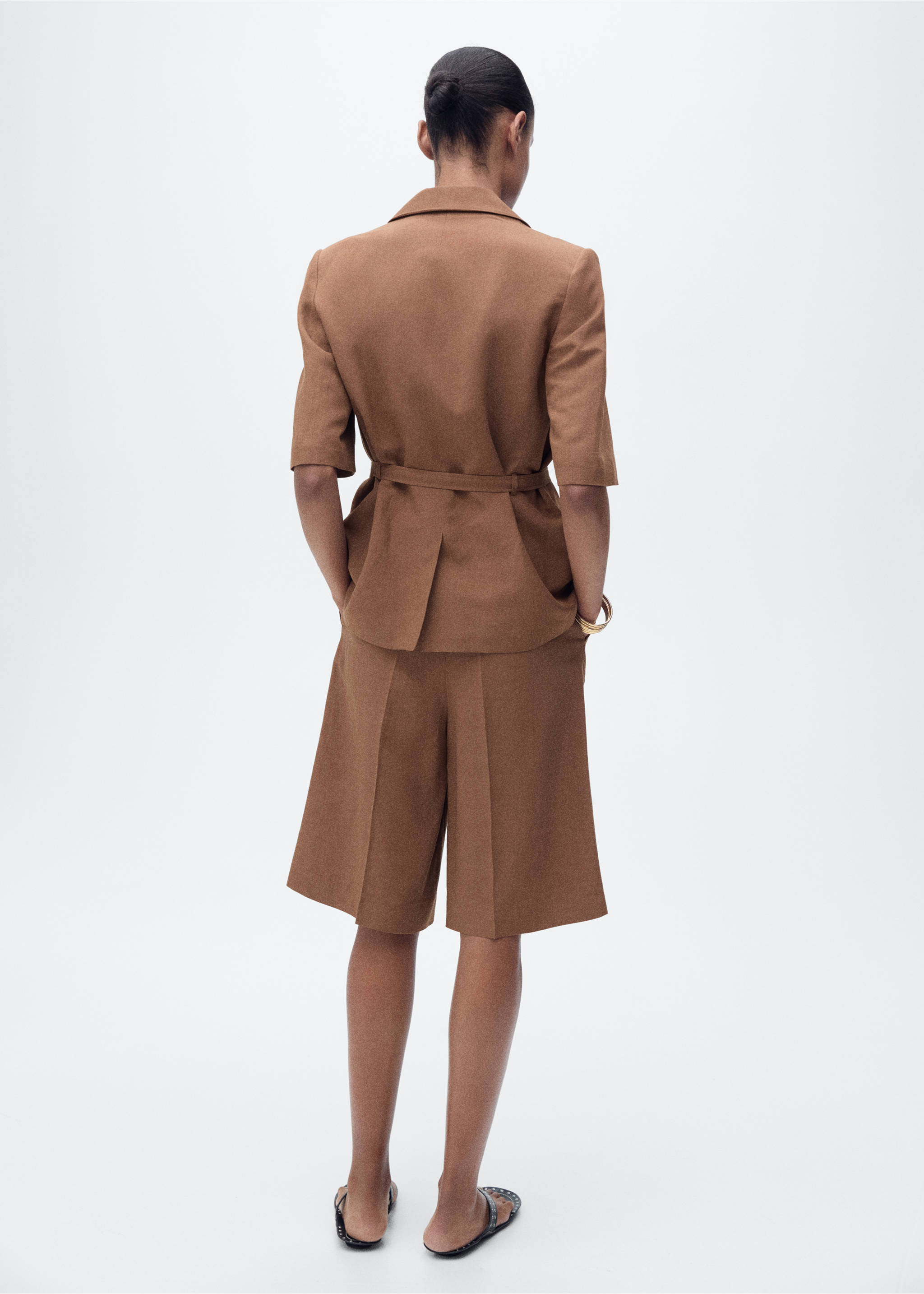 Anzug-Bermudashorts aus Leinengemisch - Rückseite des Artikels, Schokolade. Ref: 87067896-00.
