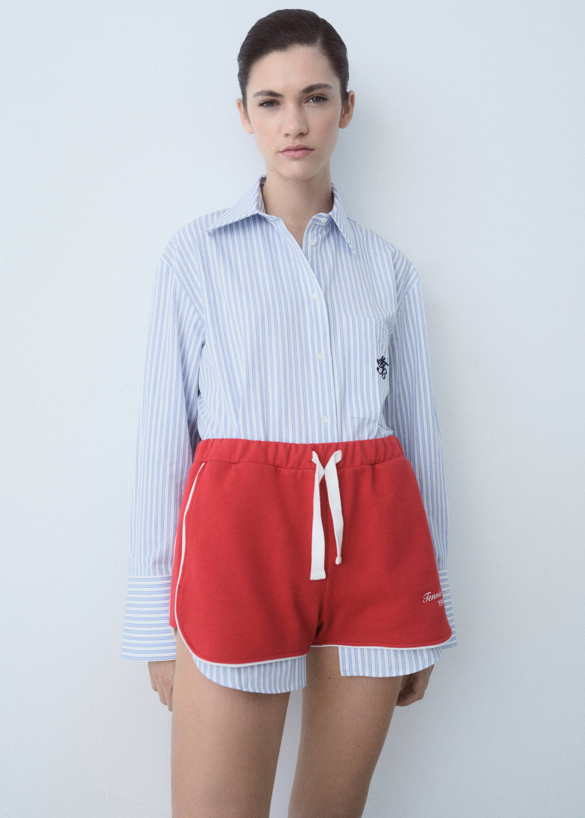 Camisa popelín rayas mensaje bordado - Plano medio