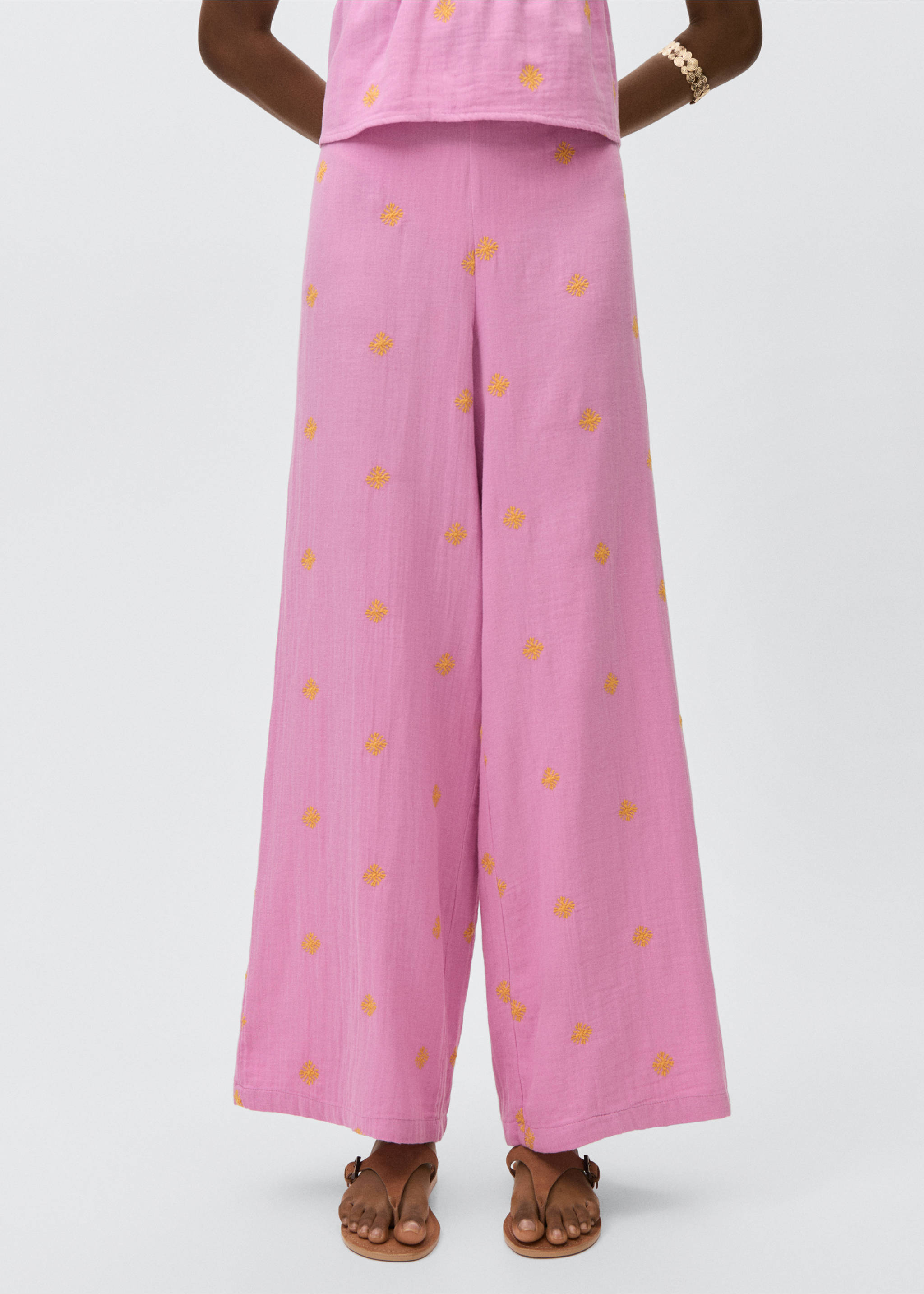 Pantalon style jupe-culotte broderie - Détail de l'article 3, Rose. Ref: 87068260-00.