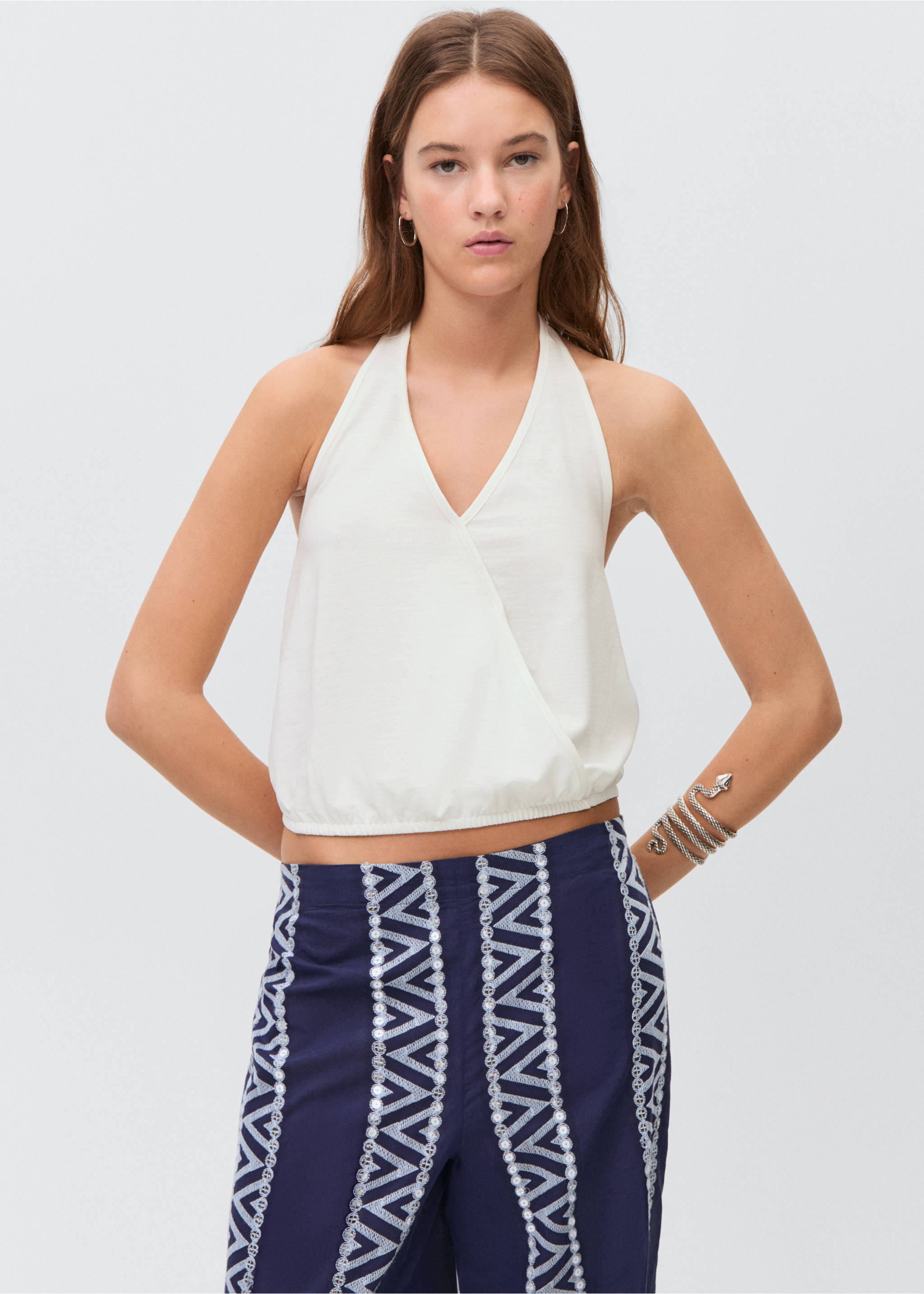 Halter-neck crossover top - Medium plane, Off White. Ref: 87068262-00.
