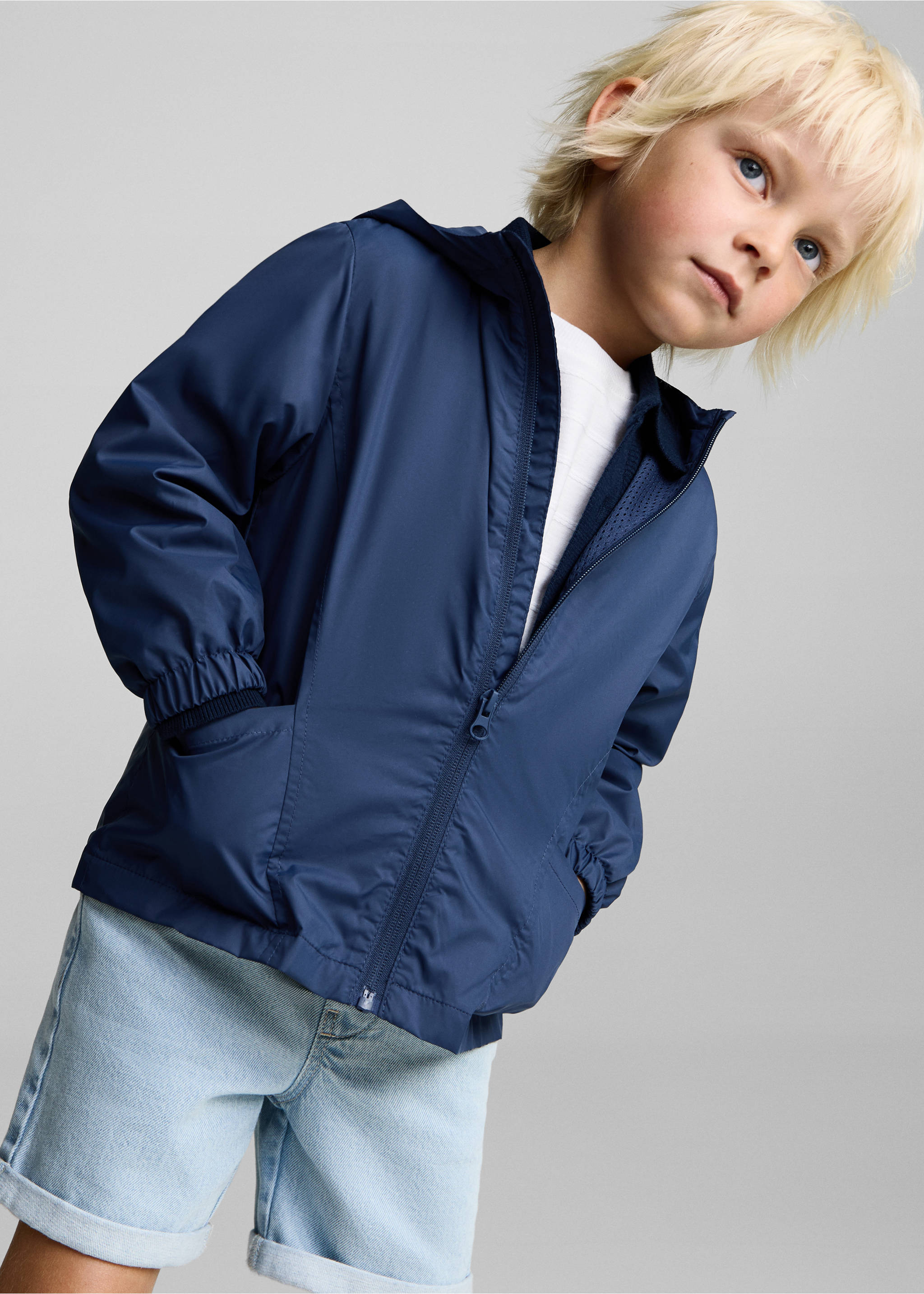 Palton impermeabil cu glugă - Plan mediu, Bleumarin. Ref: 87068266-00.