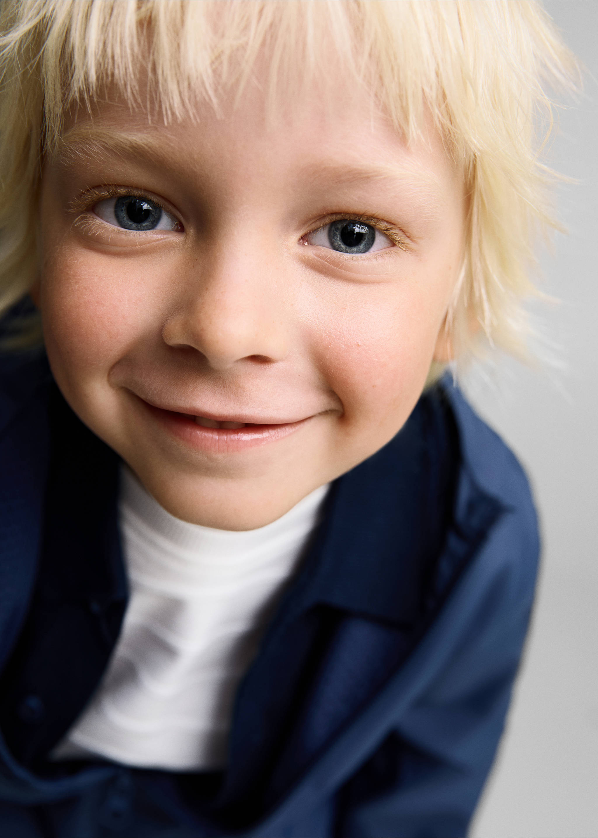 Palton impermeabil cu glugă - Detaliu al articolului 2, Bleumarin. Ref: 87068266-00.