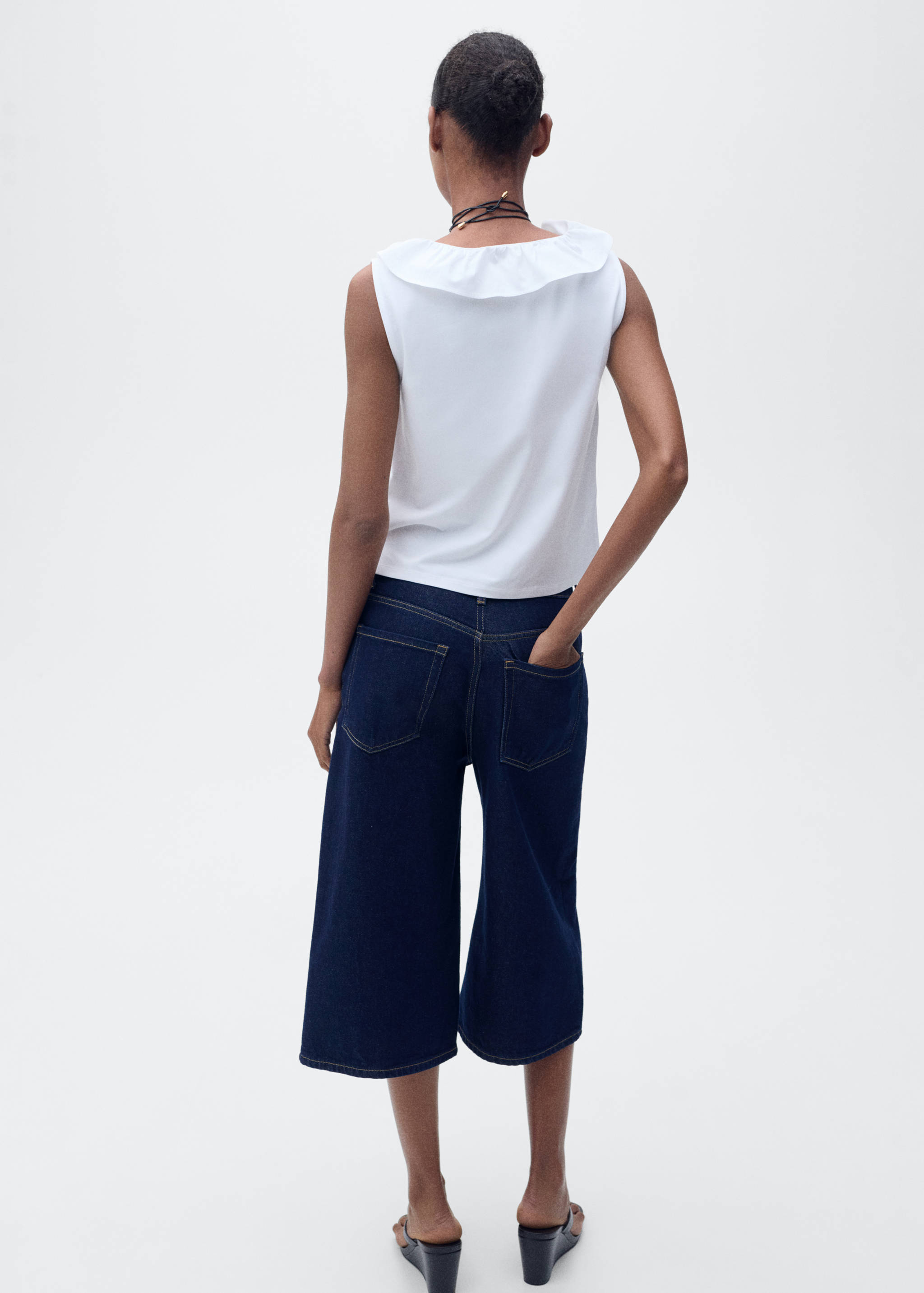 Cotton top with ruffles - Reverse of the article