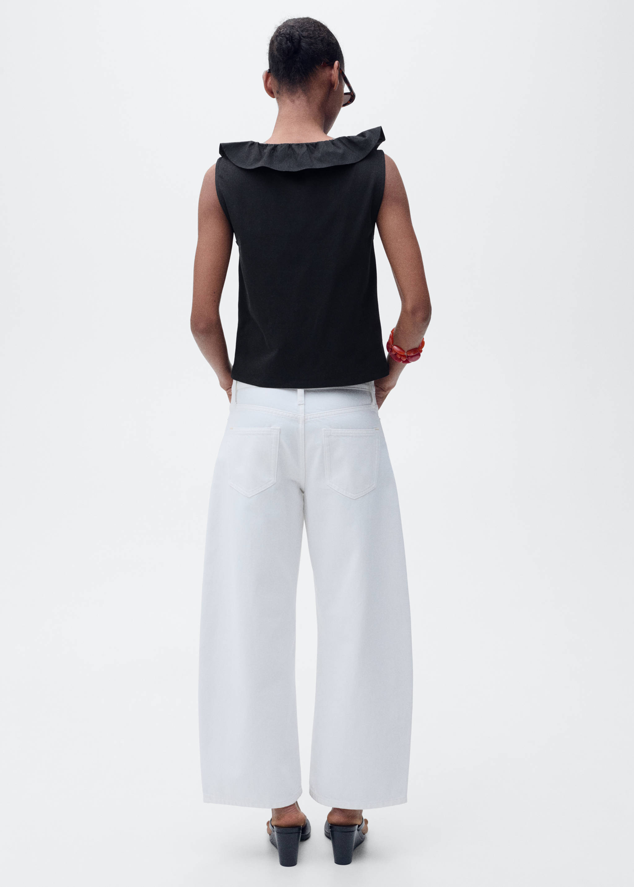 Cotton top with ruffles - Reverse of the article